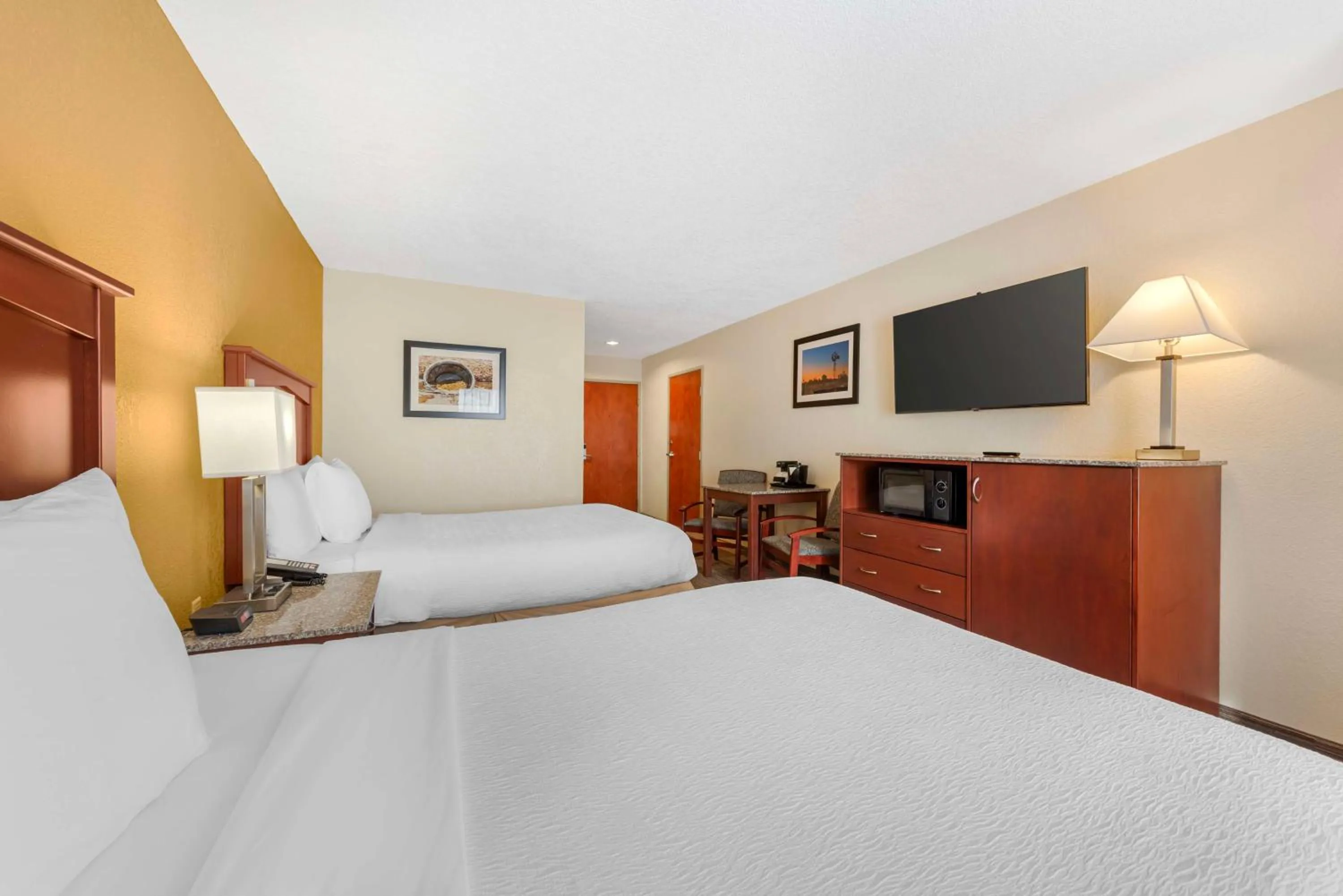 Bedroom, Bed in Best Western Executive Inn & Suites