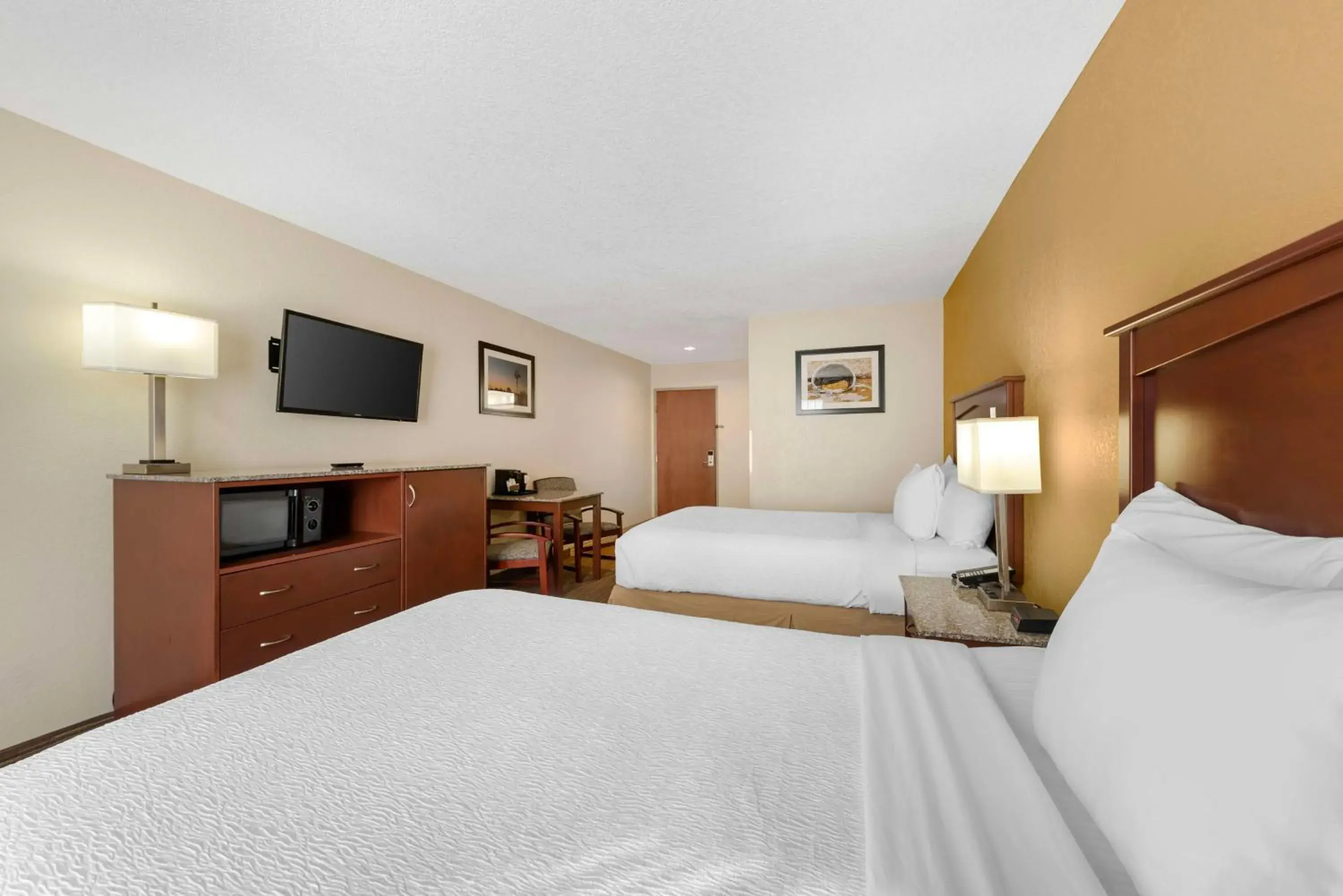 Bedroom, Bed in Best Western Executive Inn & Suites Bedroom, Bed in Best Western Executive Inn & Suites