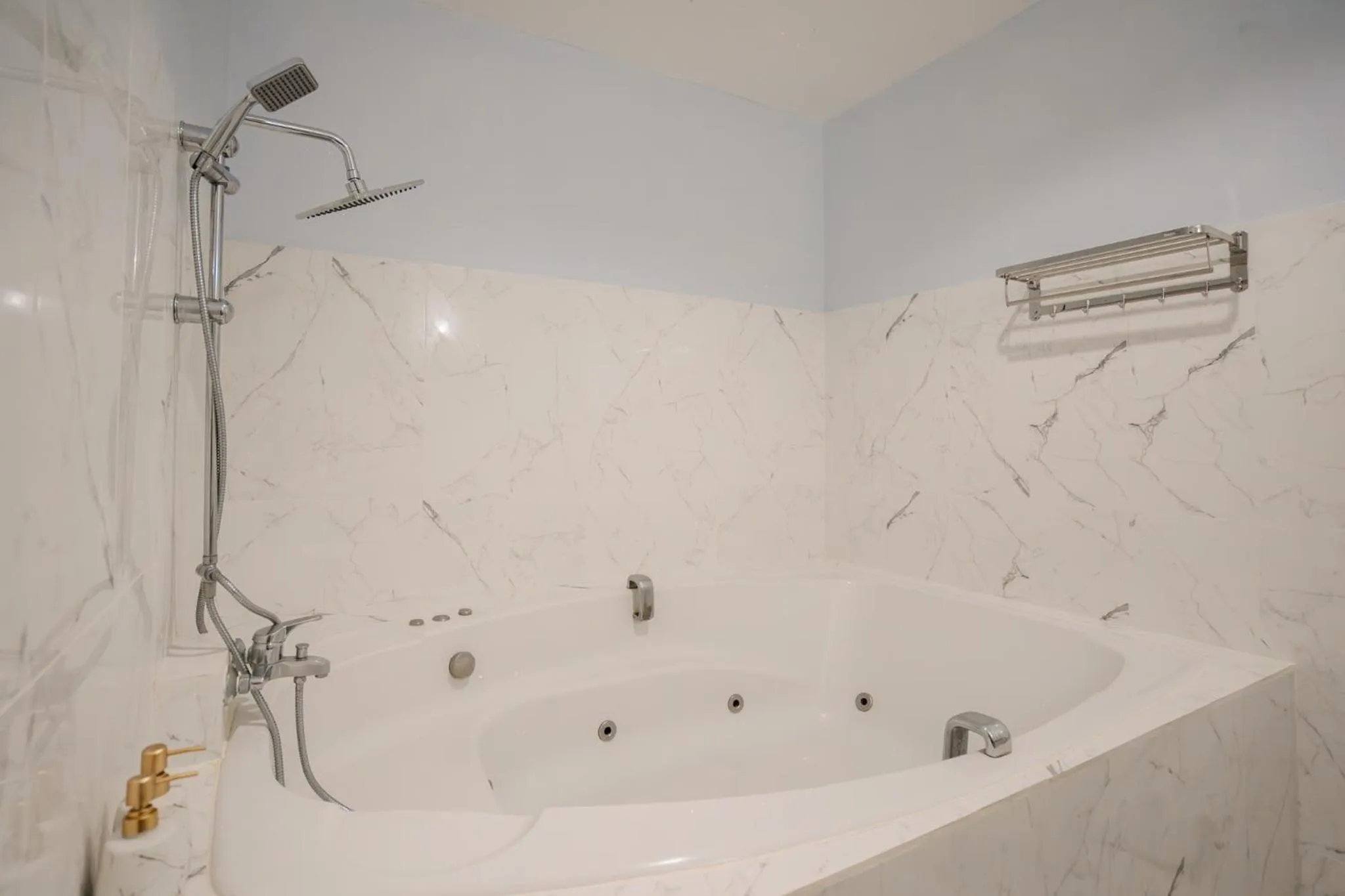 Shower in Club Bamboo Boutique Patong Beach Resort