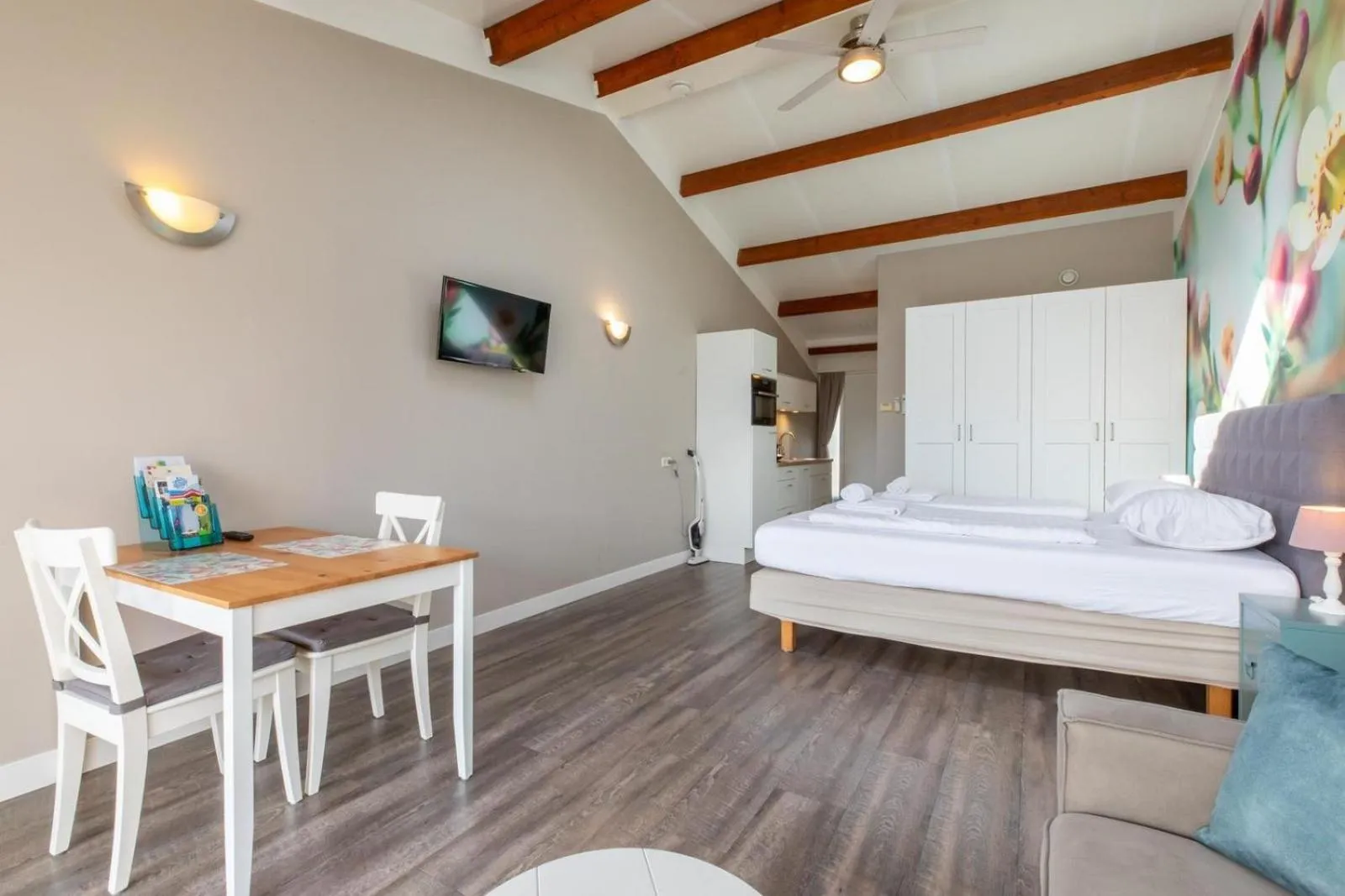 Bed in Welcome in - Sint-Anthonijshoek, studio's met eigen tuin, theeschenkerij en pluktuin