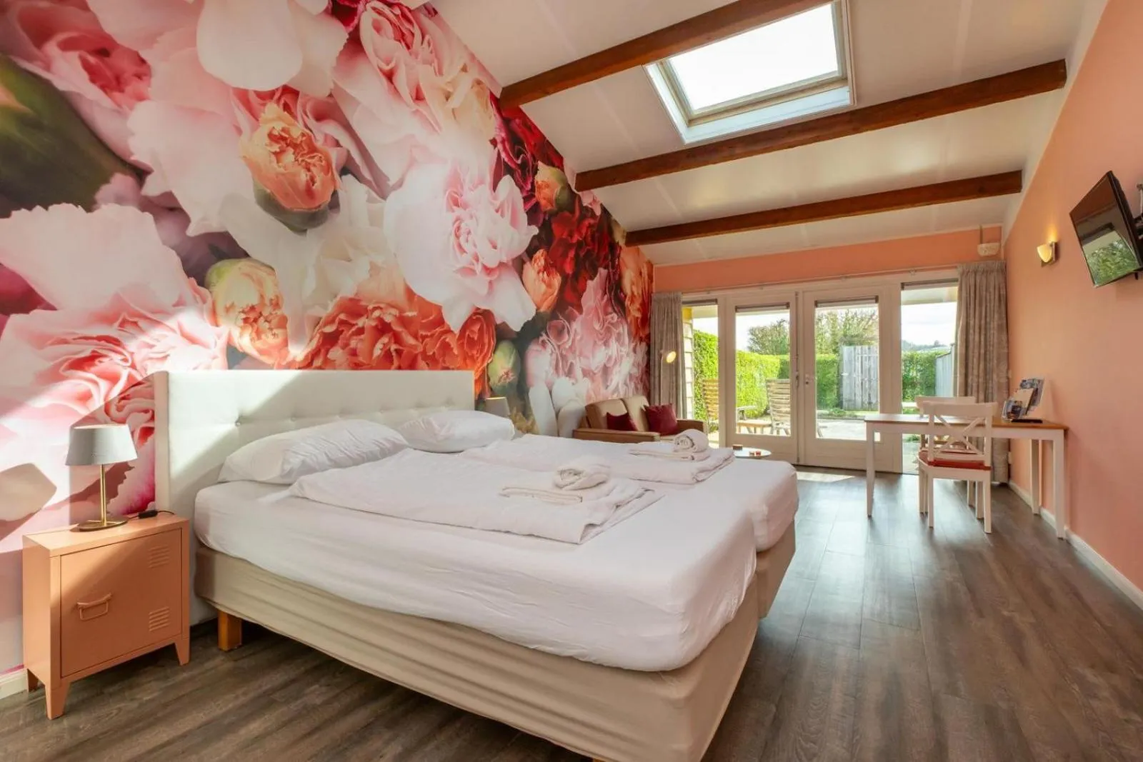 Bed in Welcome in - Sint-Anthonijshoek, studio's met eigen tuin, theeschenkerij en pluktuin