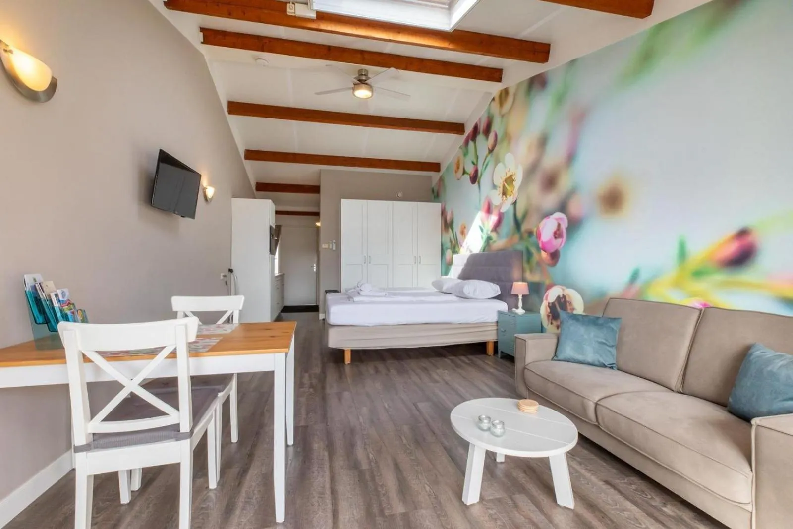 Bed in Welcome in - Sint-Anthonijshoek, studio's met eigen tuin, theeschenkerij en pluktuin