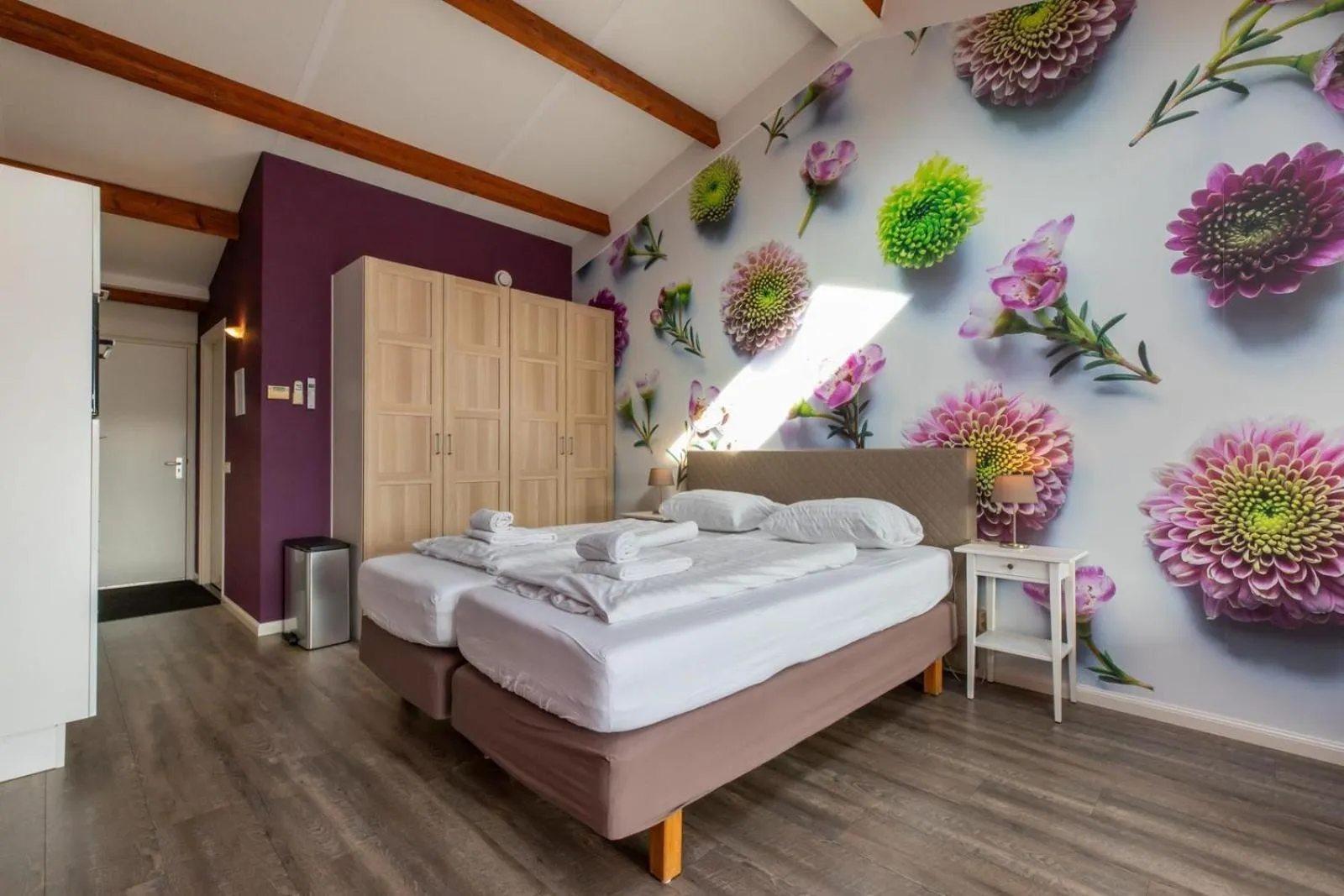 Bed in Welcome in - Sint-Anthonijshoek, studio's met eigen tuin, theeschenkerij en pluktuin