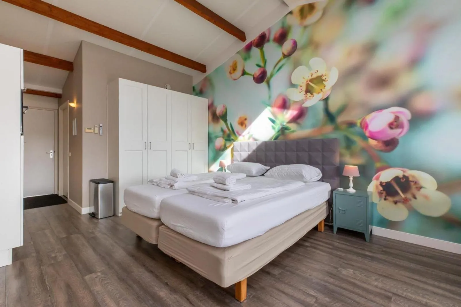 Bed in Welcome in - Sint-Anthonijshoek, studio's met eigen tuin, theeschenkerij en pluktuin