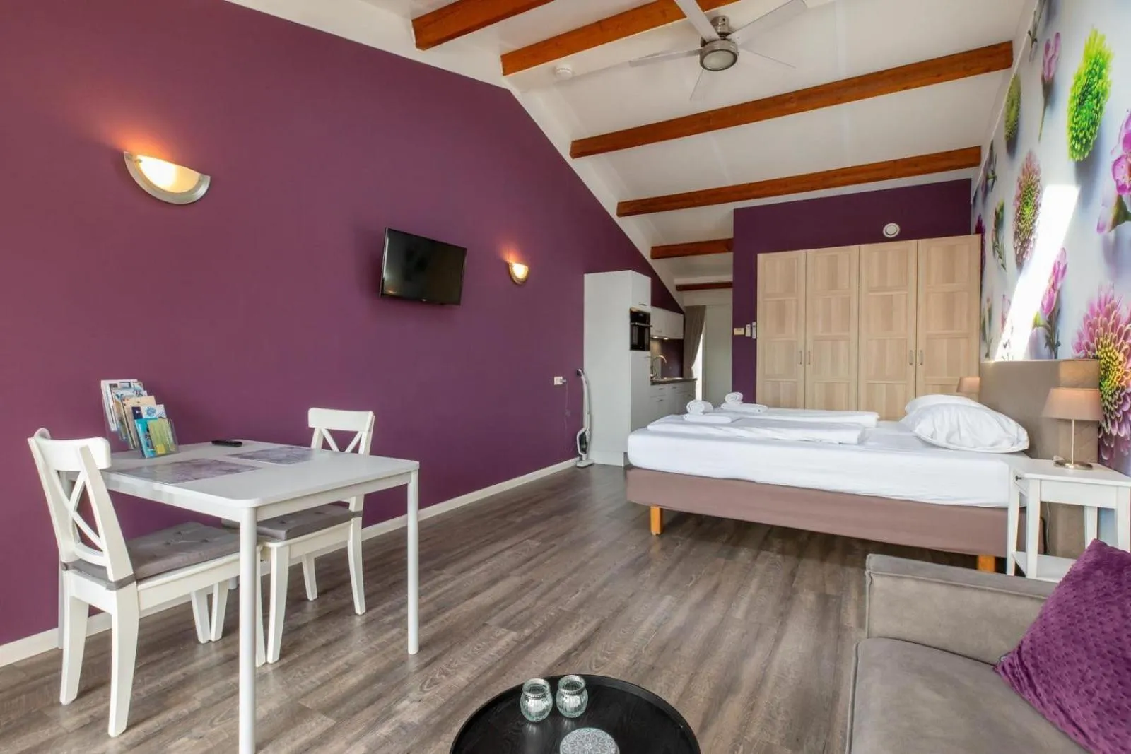 Bed in Welcome in - Sint-Anthonijshoek, studio's met eigen tuin, theeschenkerij en pluktuin