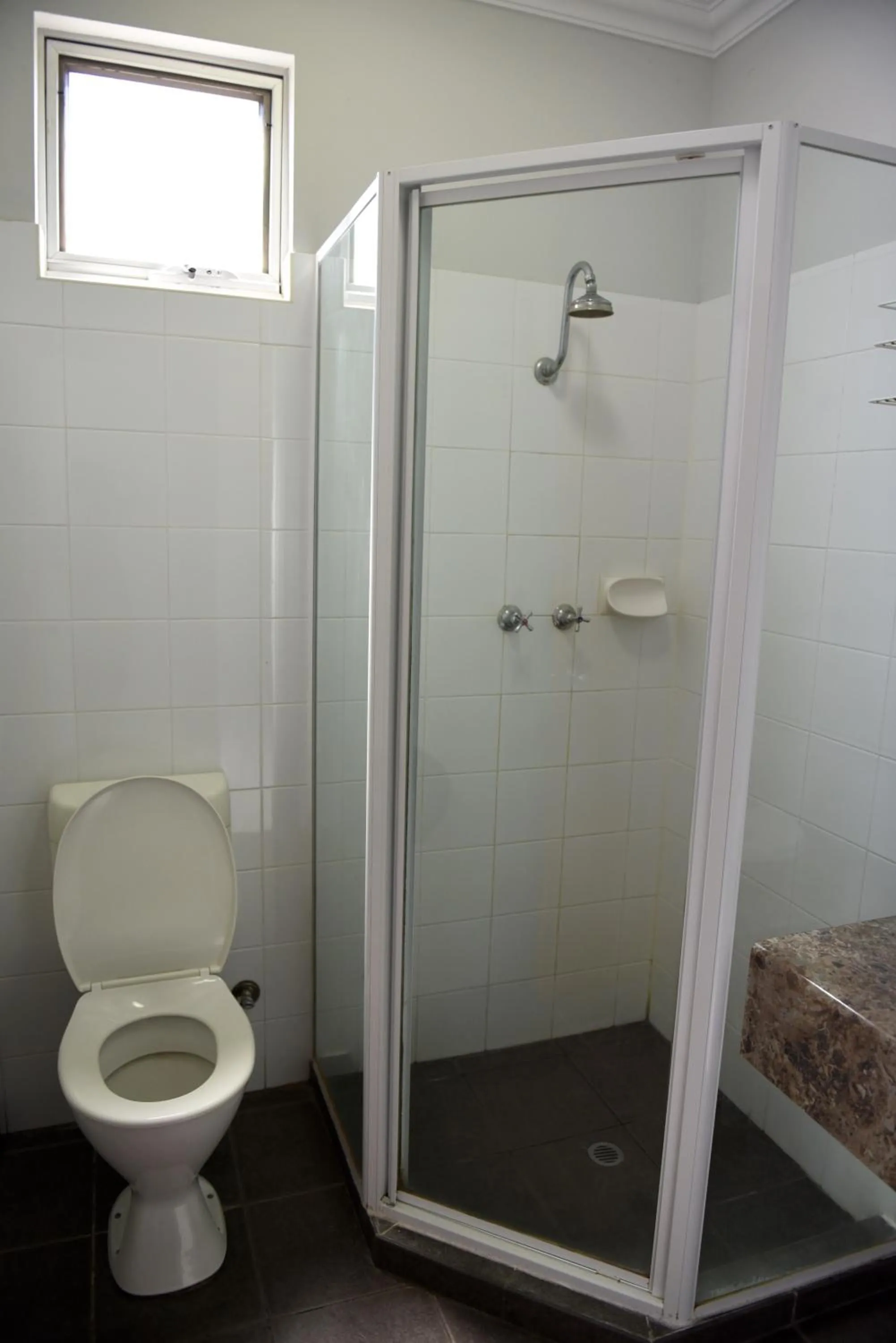 Toilet in The Emperors Crown Hostel