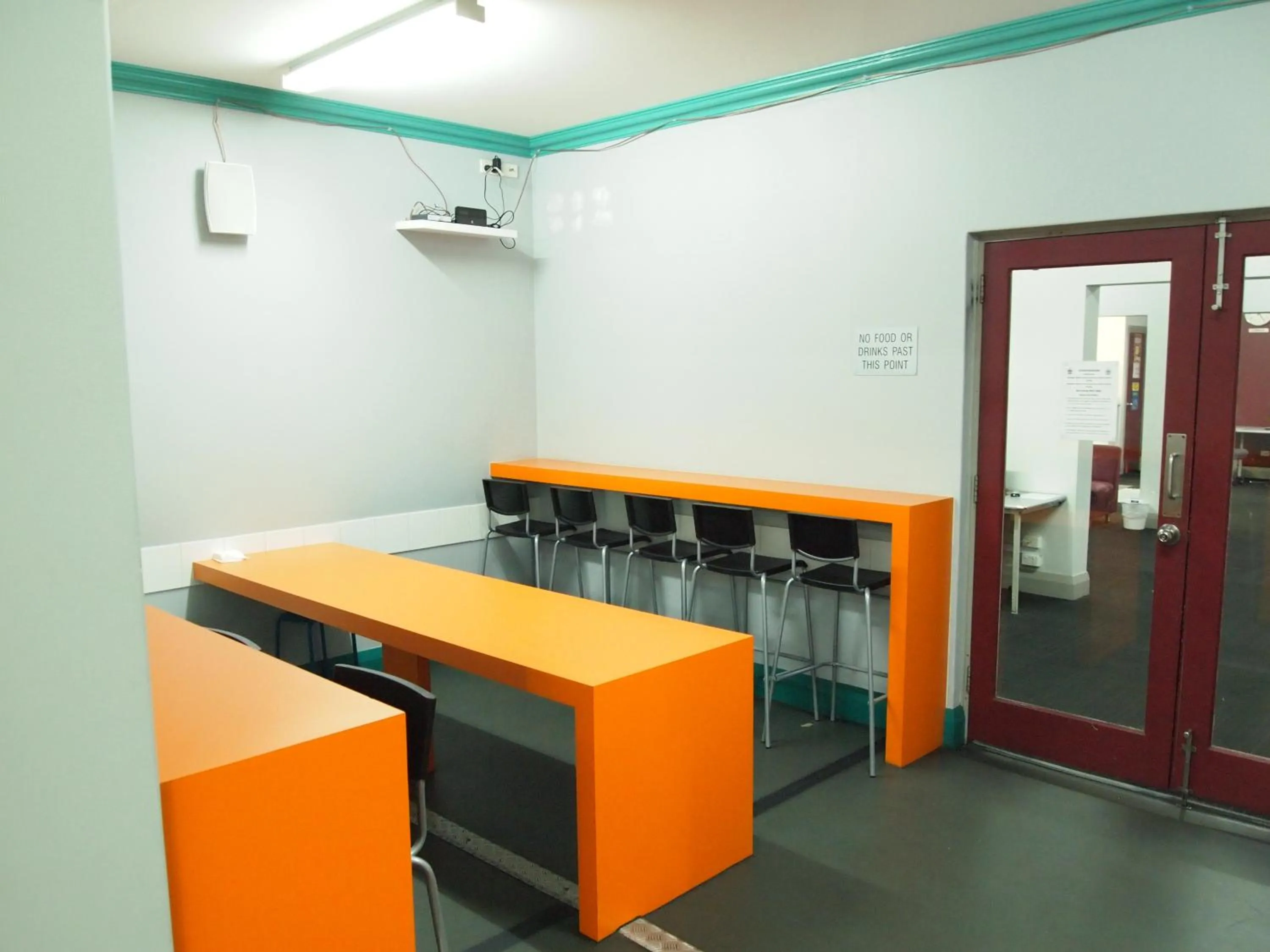 Kitchen or kitchenette in The Emperors Crown Hostel