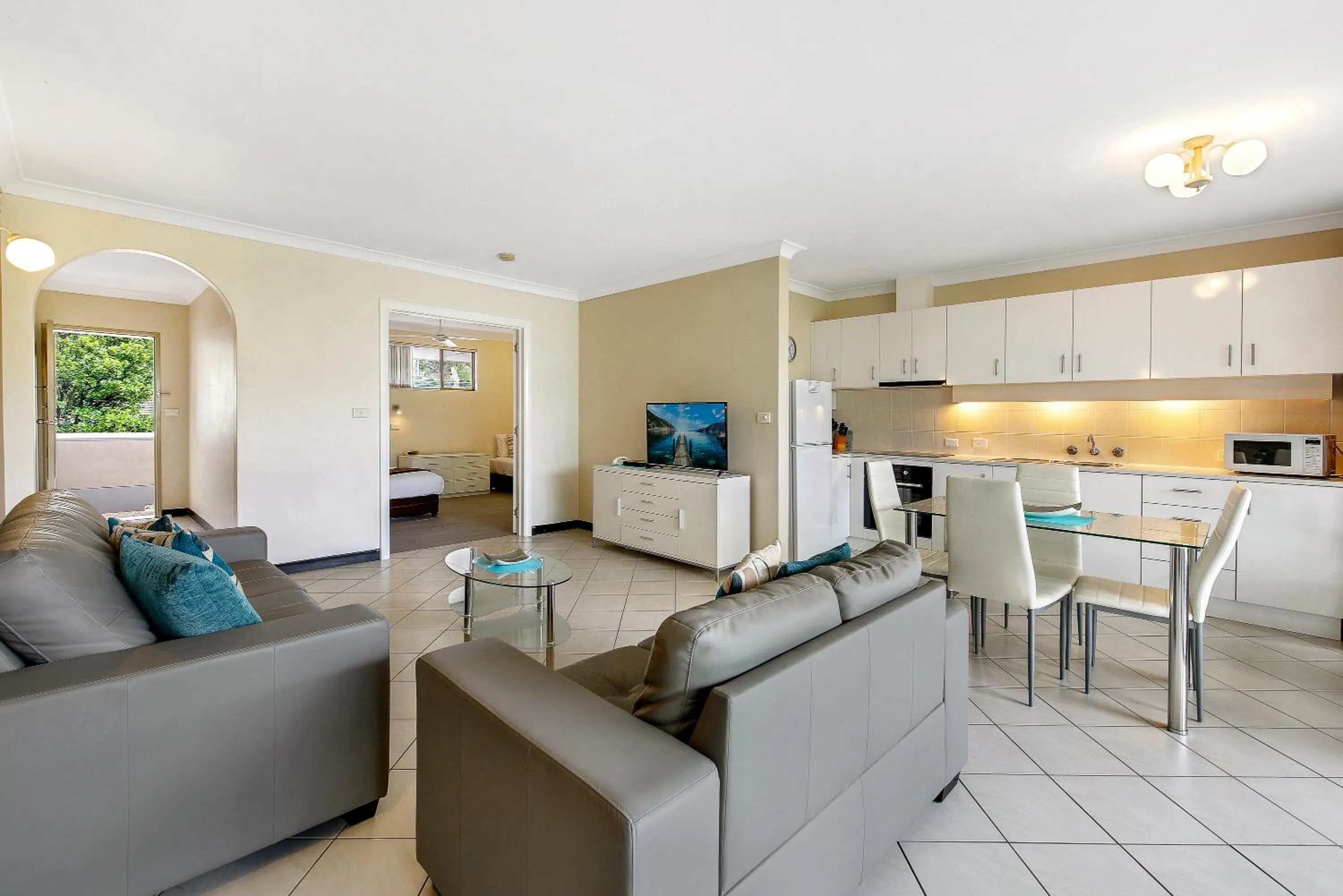 Kitchen or kitchenette in Smugglers On The Beach