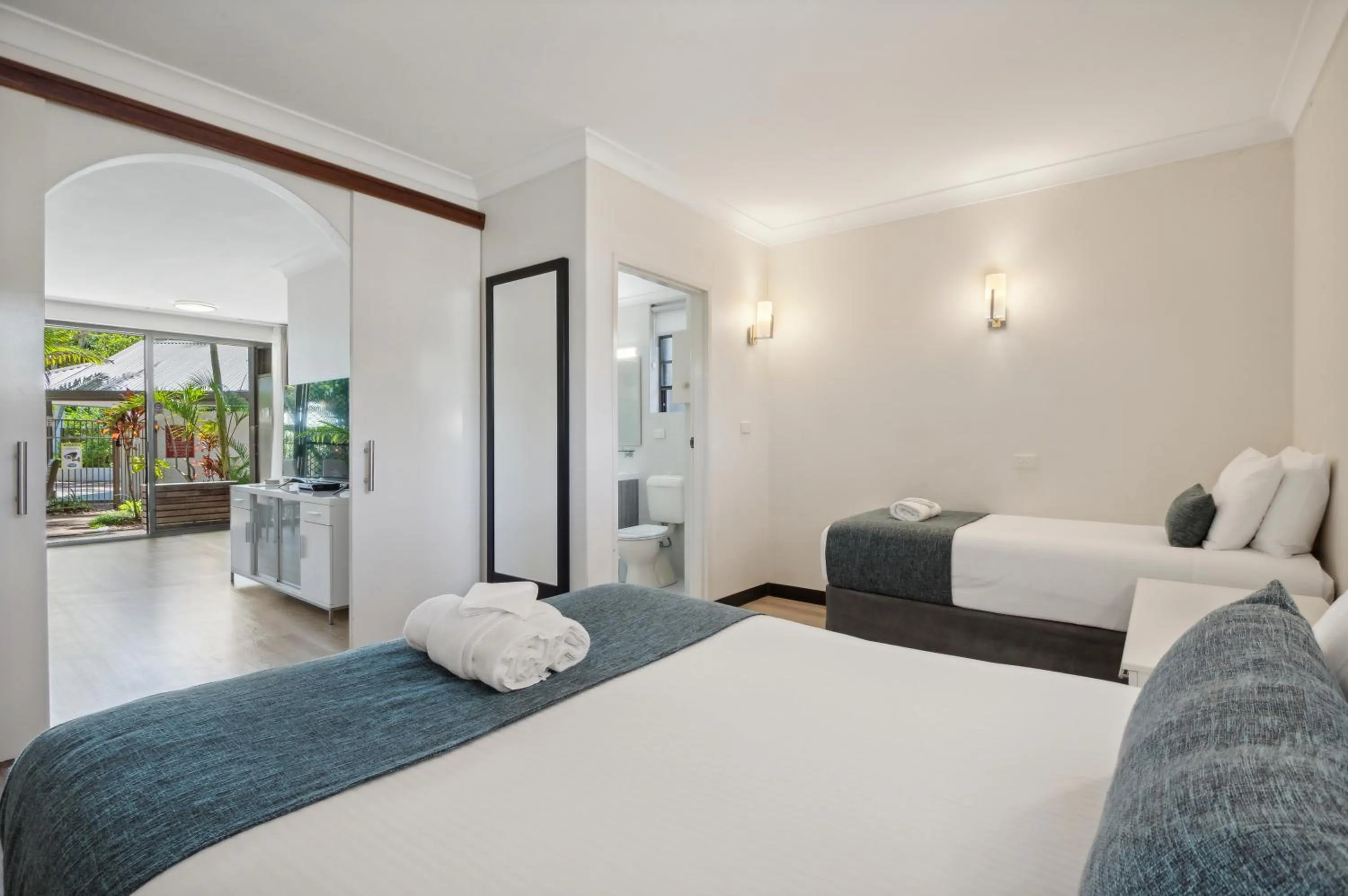 Bedroom, Bed in Smugglers On The Beach