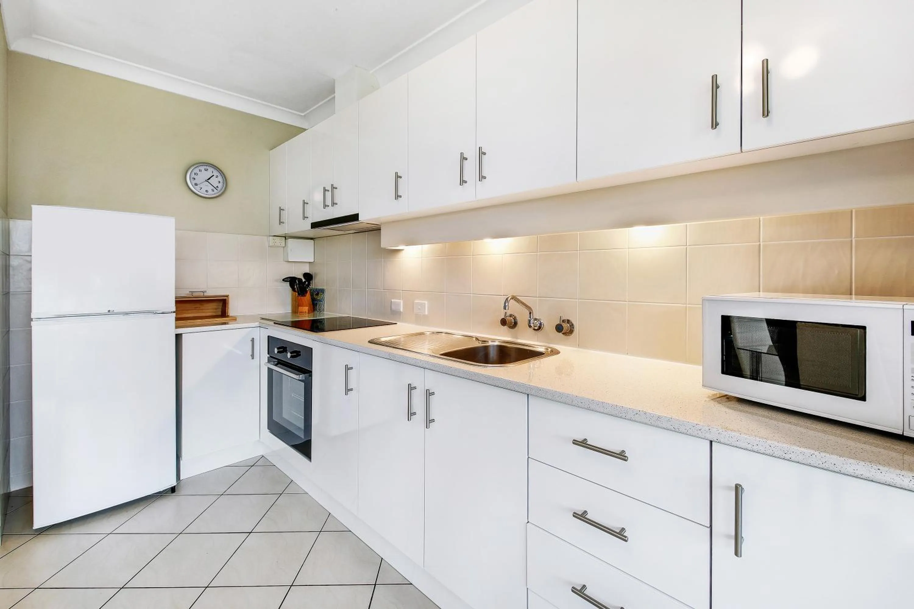 Kitchen or kitchenette in Smugglers On The Beach