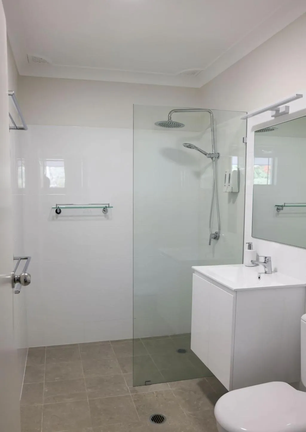 Bathroom in Smugglers On The Beach