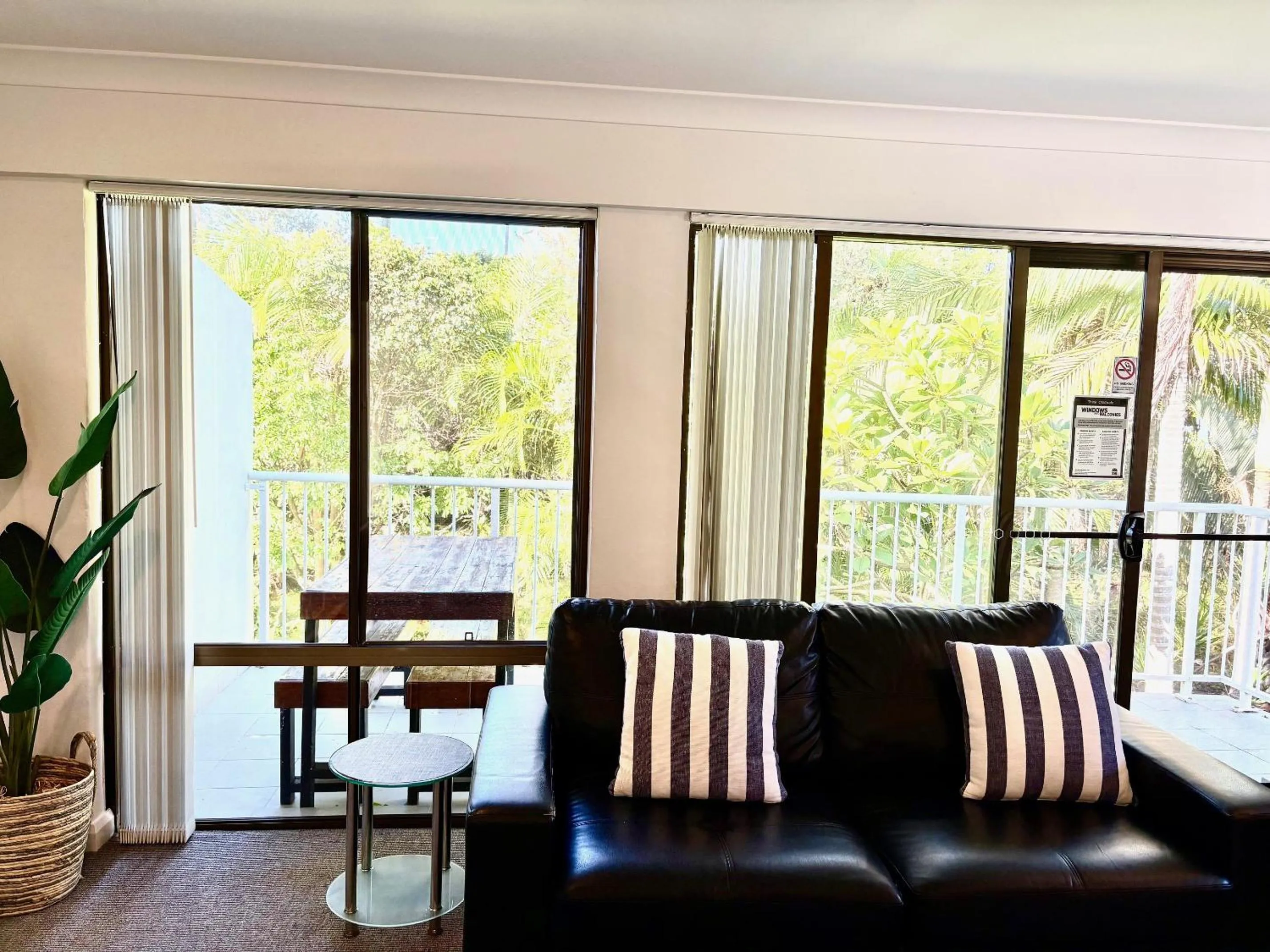 Living room in Smugglers On The Beach