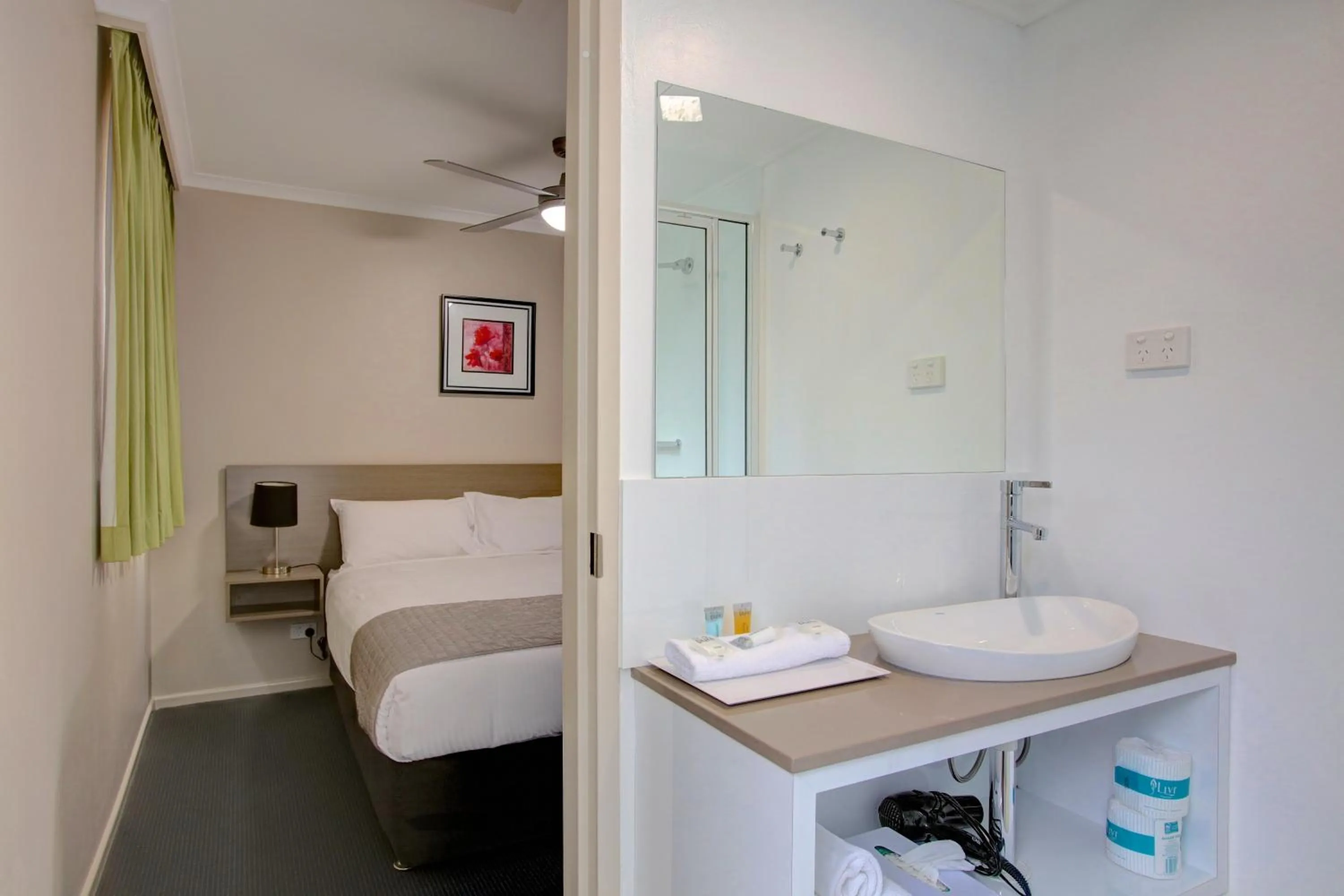 Bathroom, Bed in Beachpark Apartments Coffs Harbour