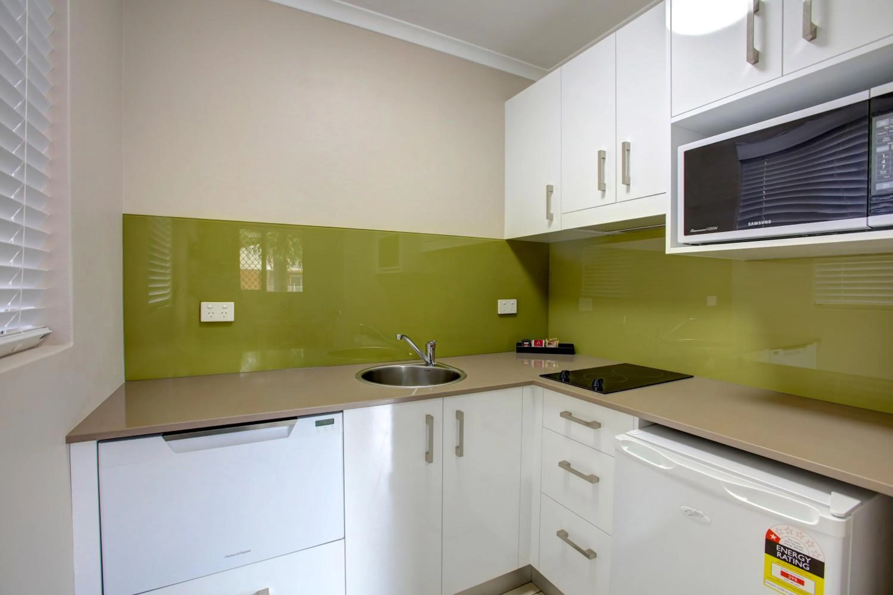 Kitchen or kitchenette in Beachpark Apartments Coffs Harbour