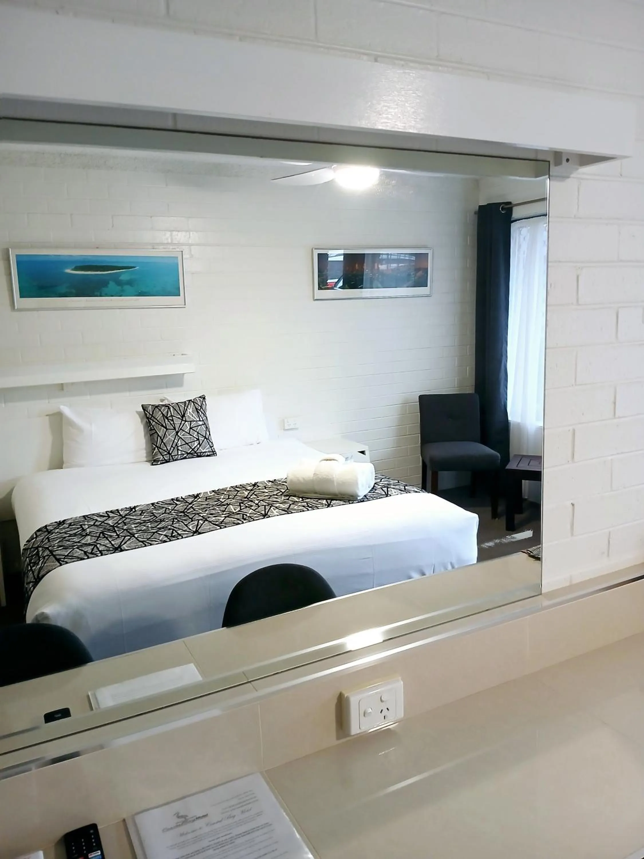 Bed in Coastal Bay Motel