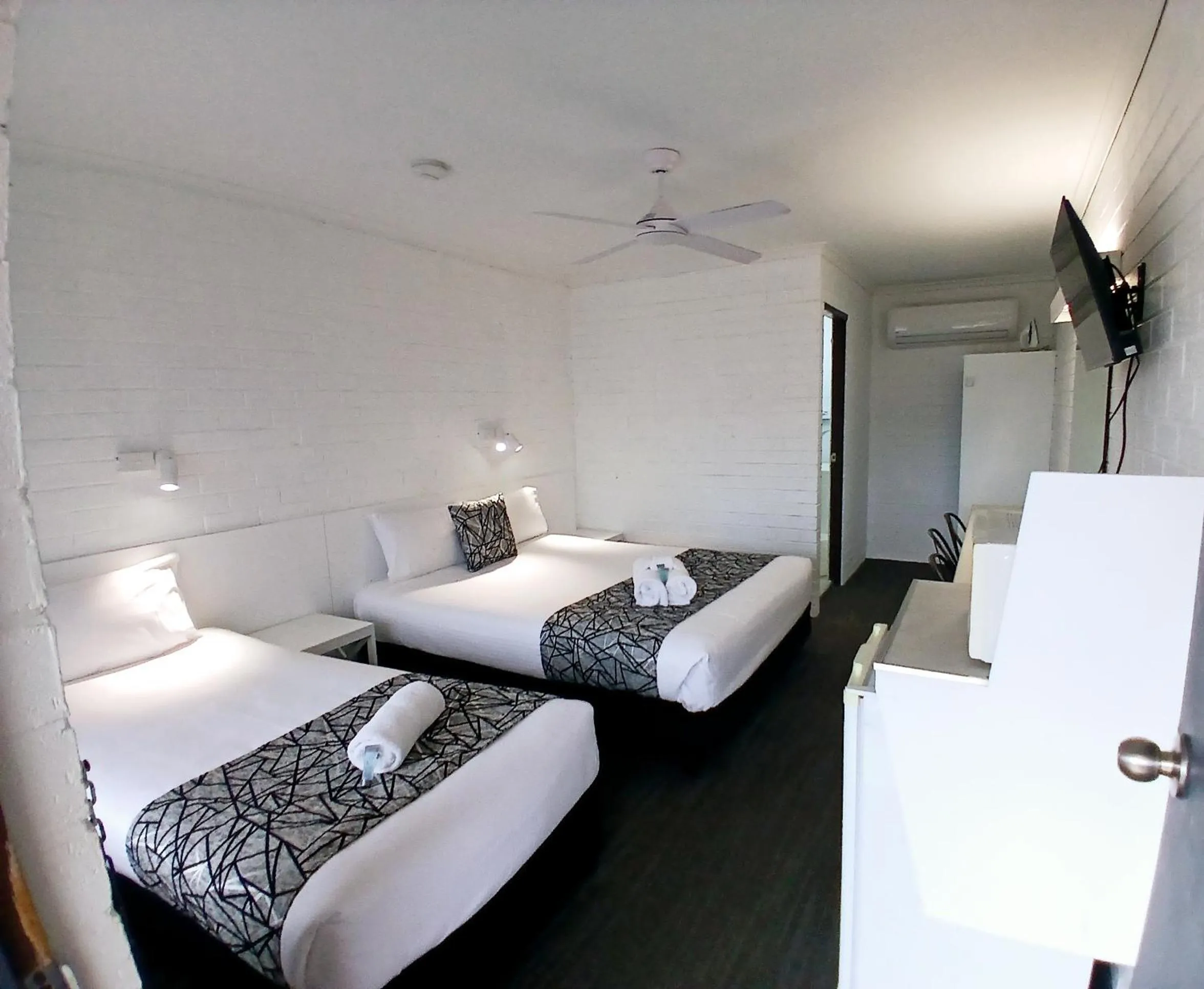 Bed in Coastal Bay Motel