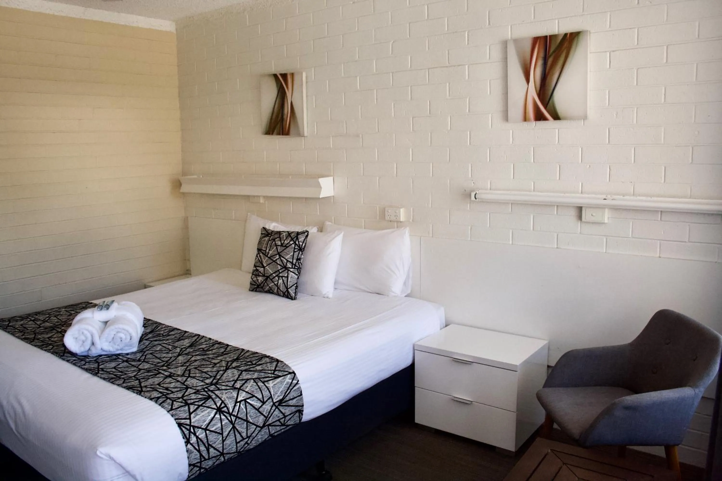 Bed in Coastal Bay Motel