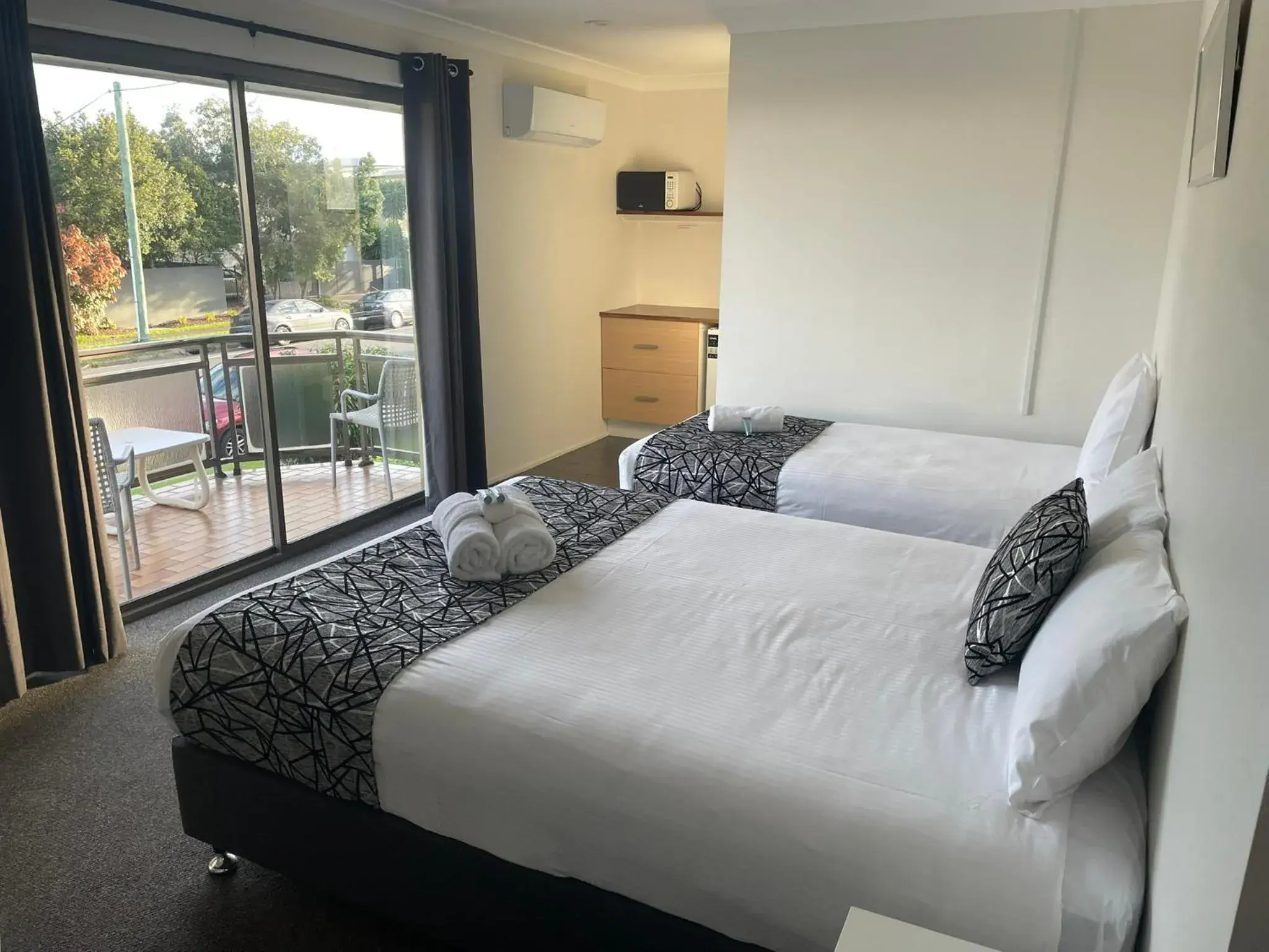 Twin Room with Balcony in Coastal Bay Motel Twin Room with Balcony in Coastal Bay Motel