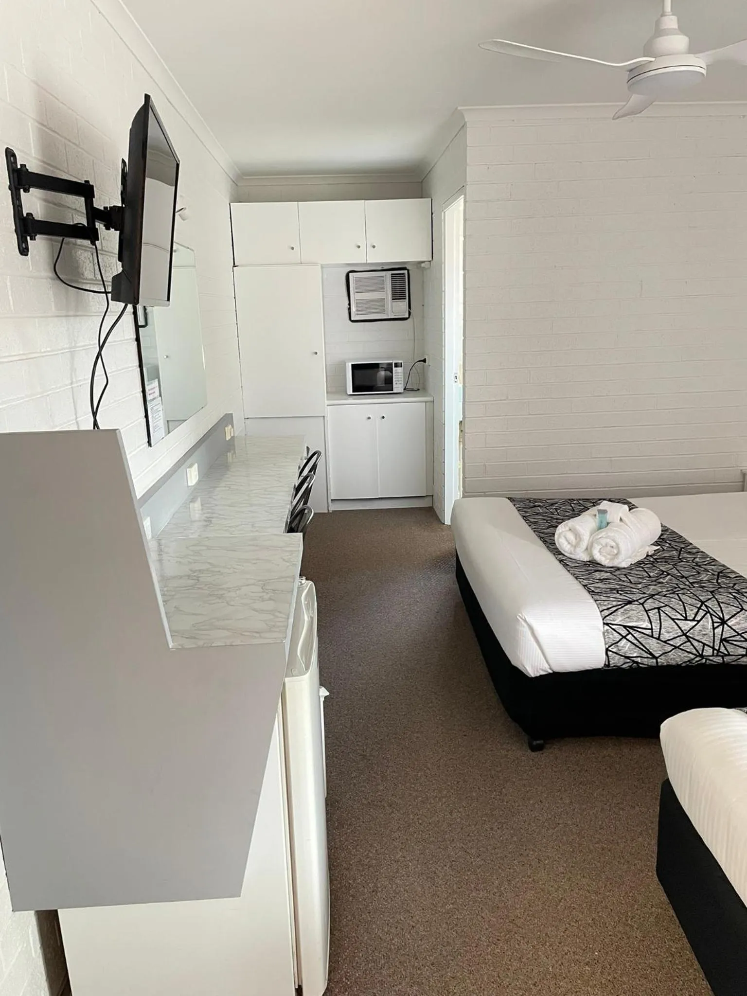 Bed in Coastal Bay Motel