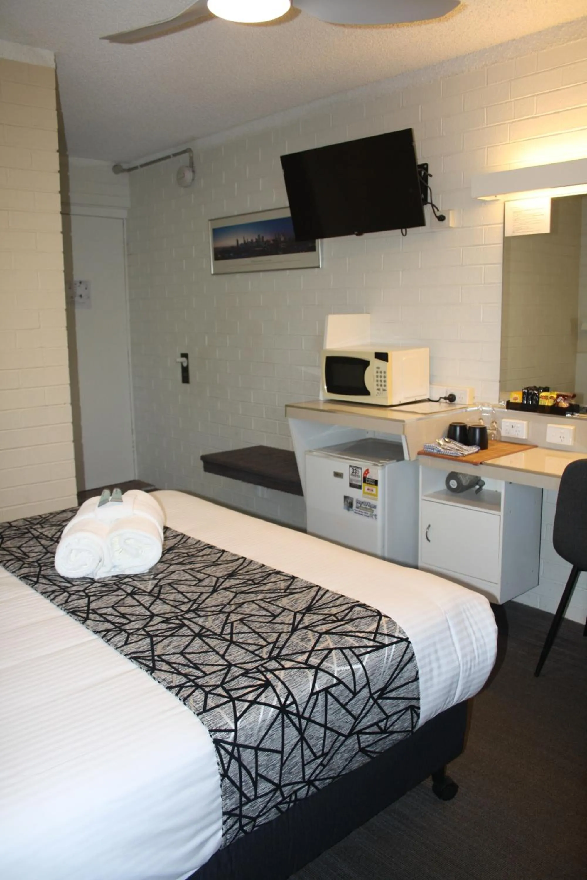 Bed in Coastal Bay Motel