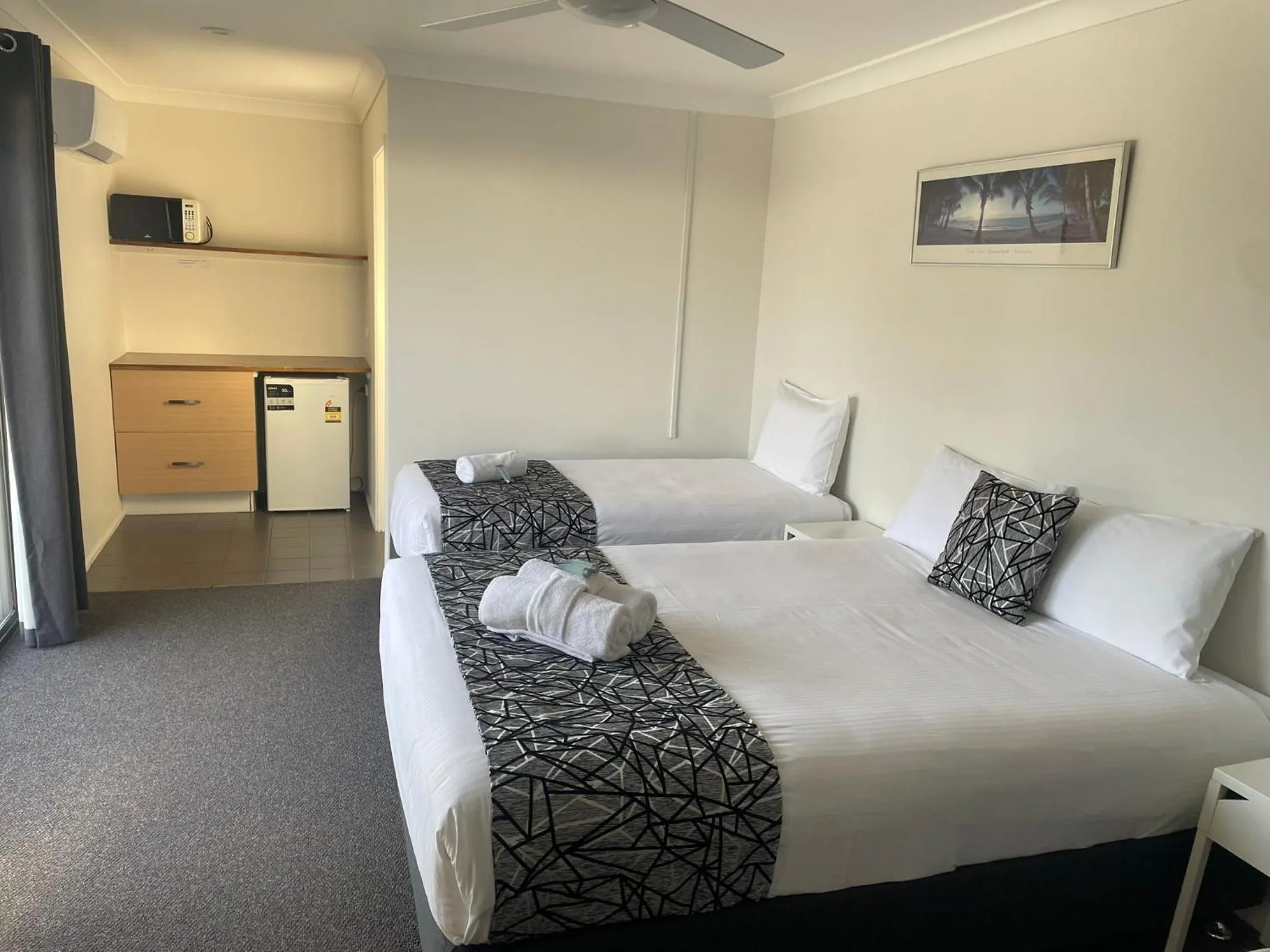 Bed in Coastal Bay Motel