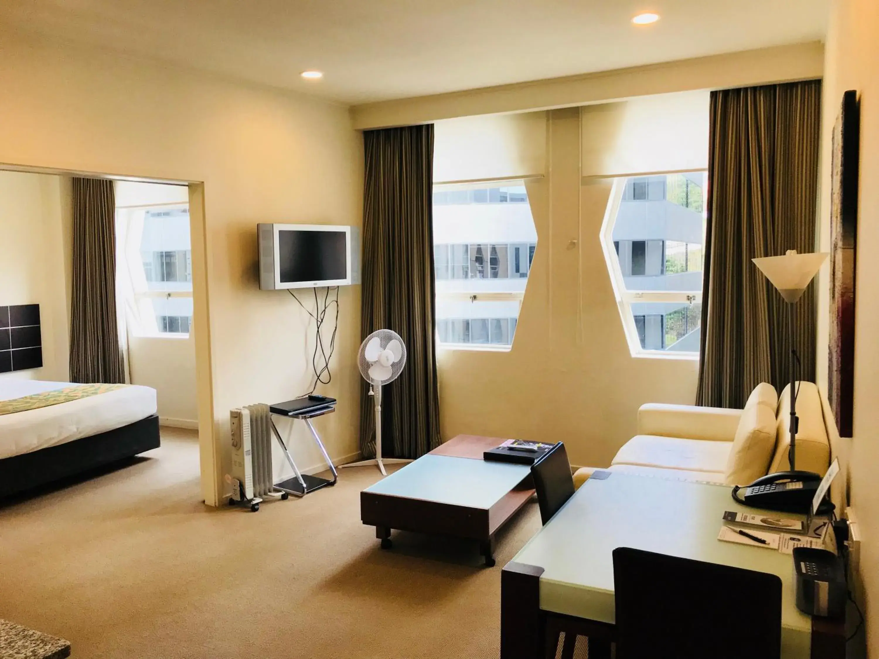 TV and multimedia, Bed in Quest On Lambton Serviced Apartments TV and multimedia, Bed in Quest On Lambton Serviced Apartments