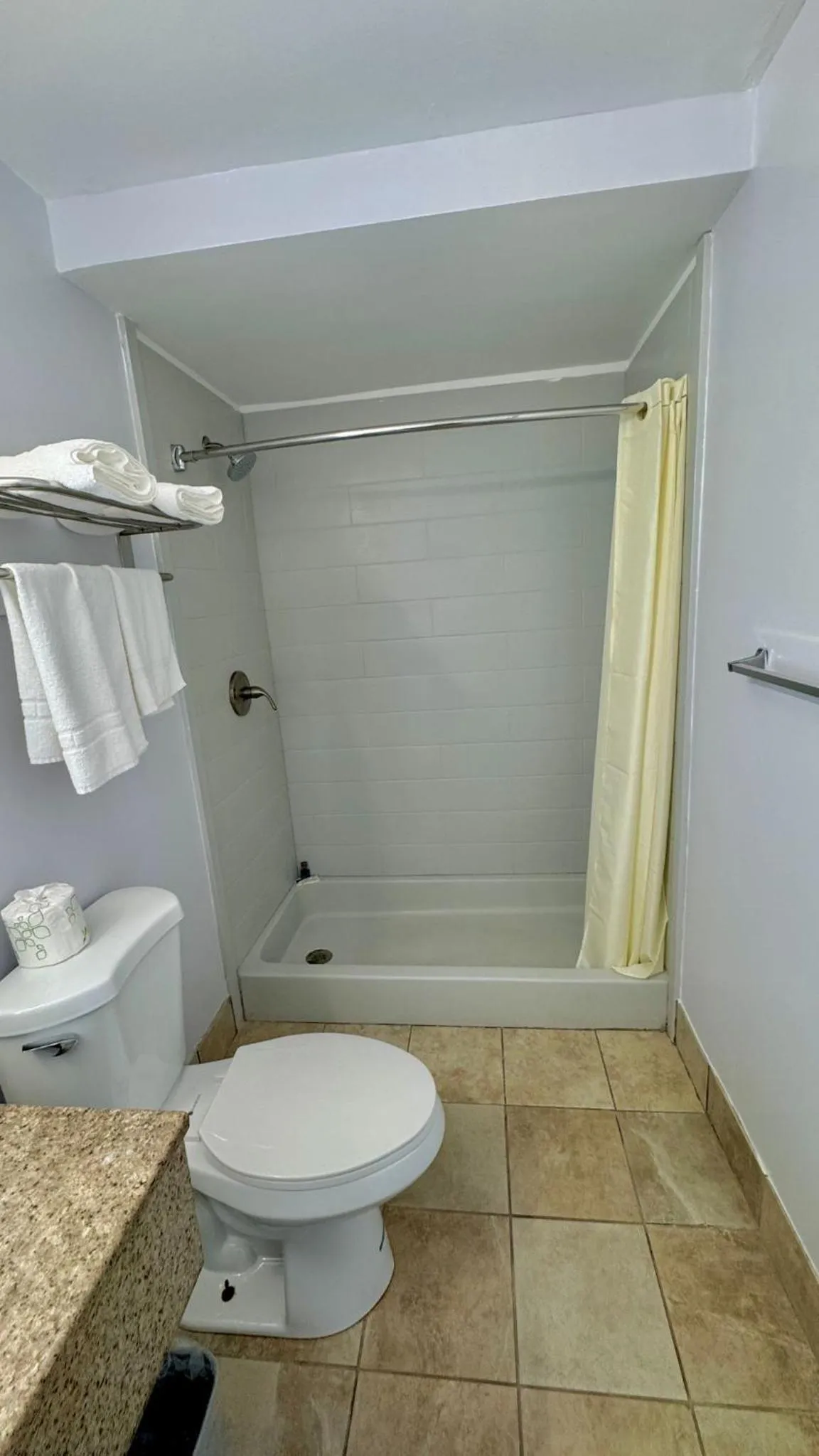 Shower in Chisholm's Motor Inn