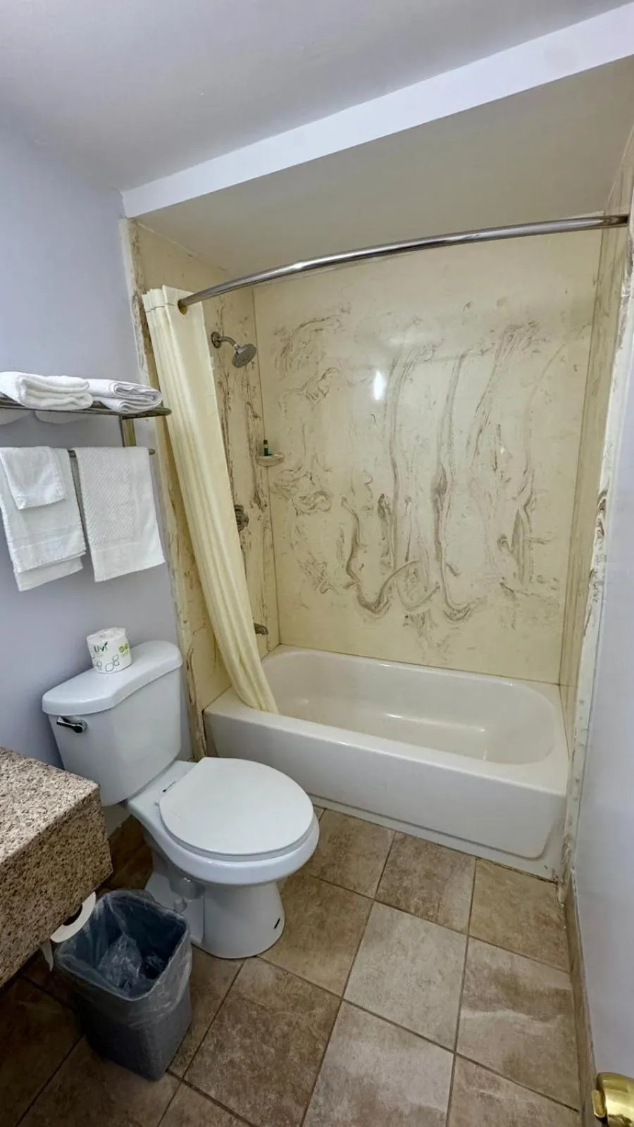 Shower in Chisholm's Motor Inn