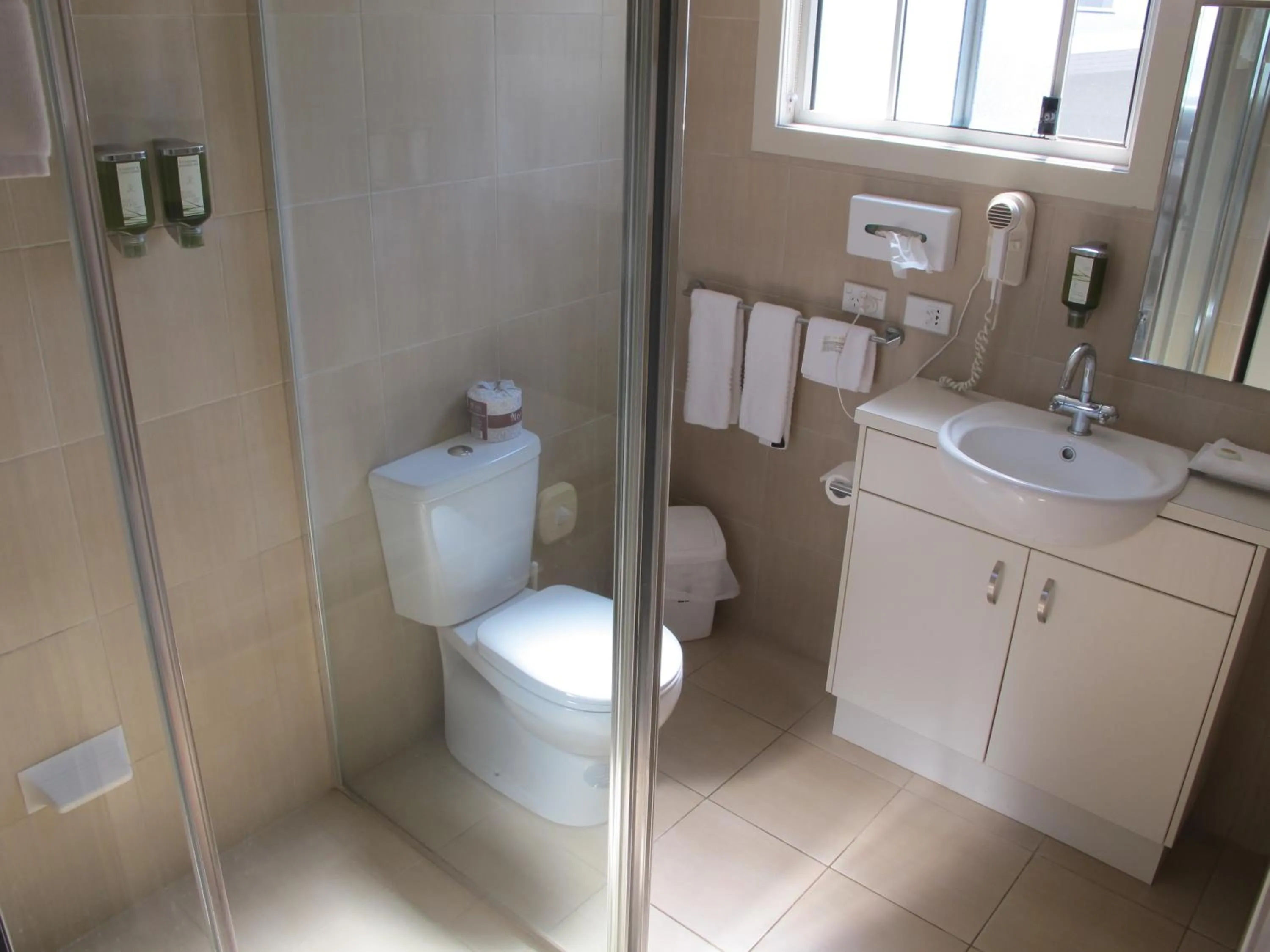 Bathroom in Aston Hill Motor Lodge