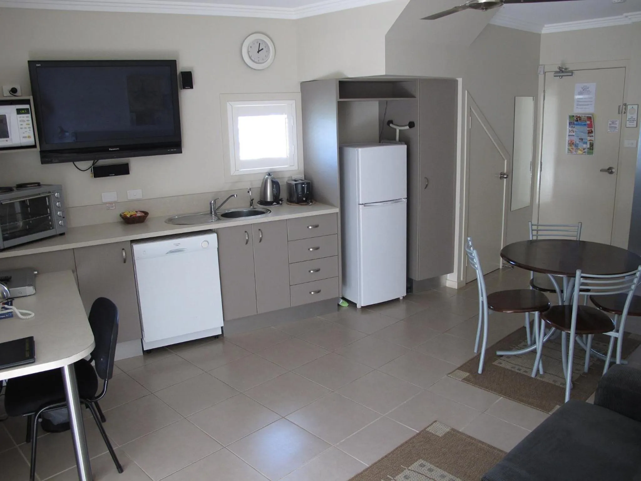 Kitchen or kitchenette in Aston Hill Motor Lodge