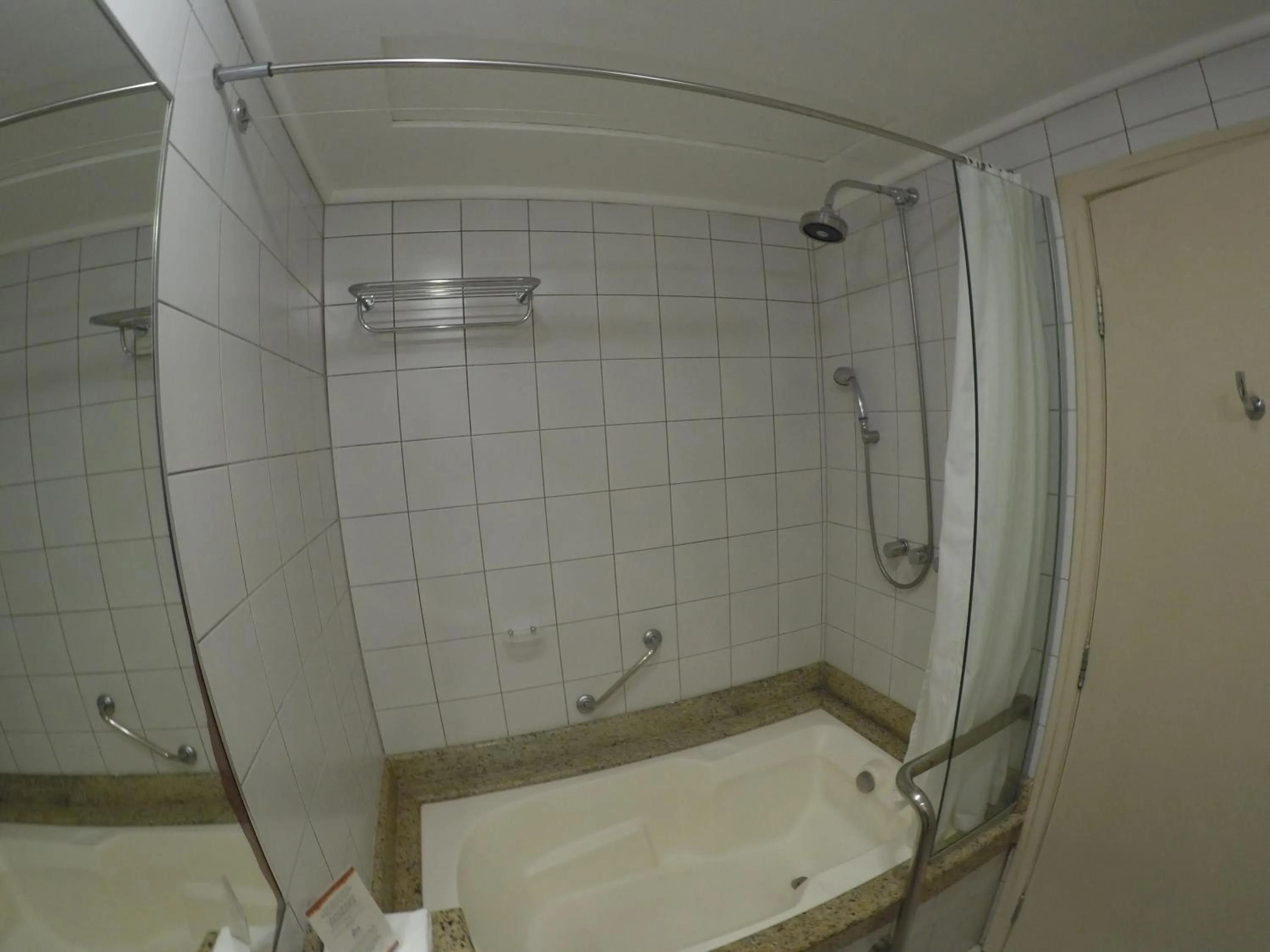 Shower in Flat Partic Hotel Jurere Beach Village