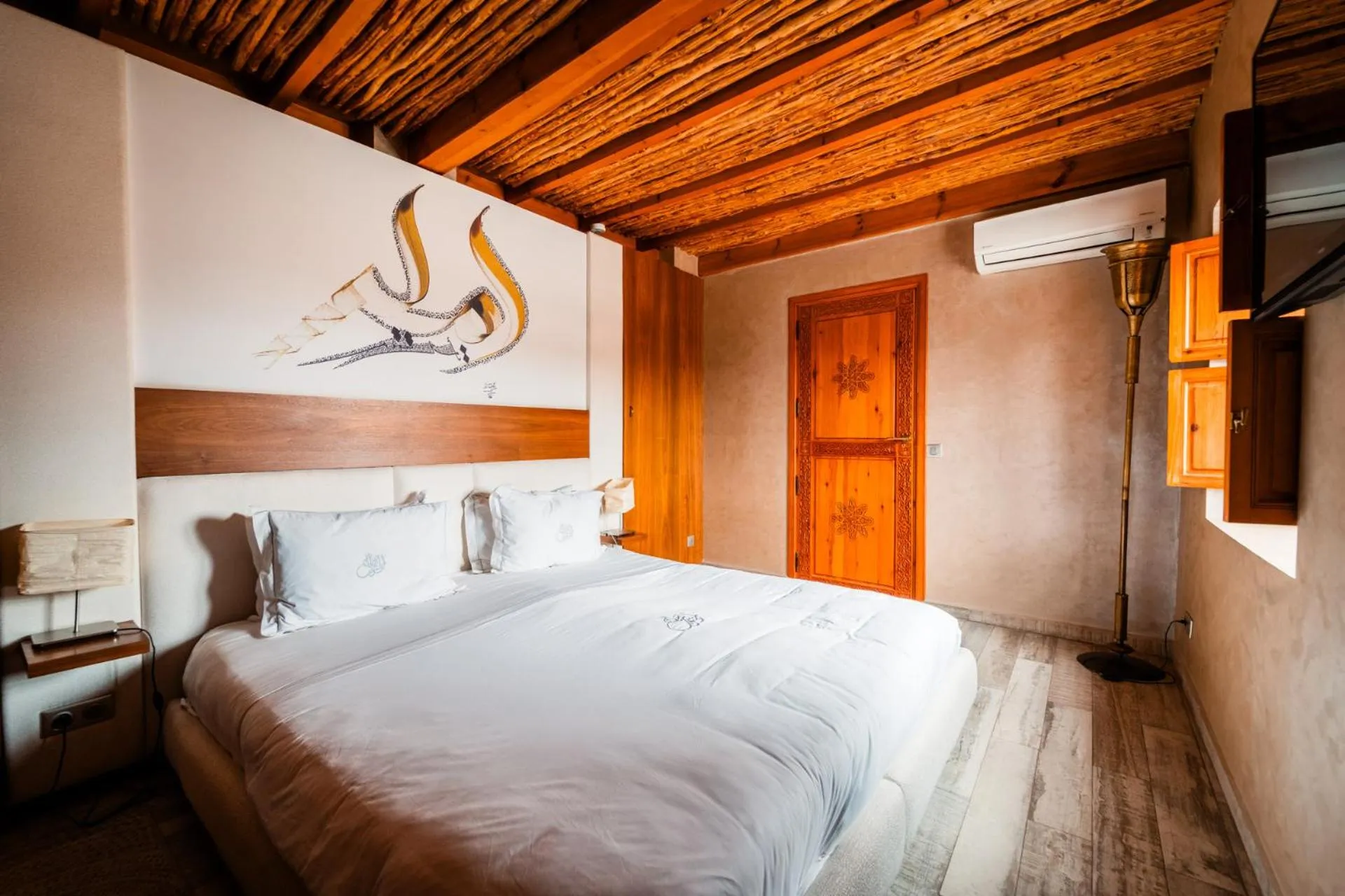 Bed in Ysalis Riad Restaurant & Spa