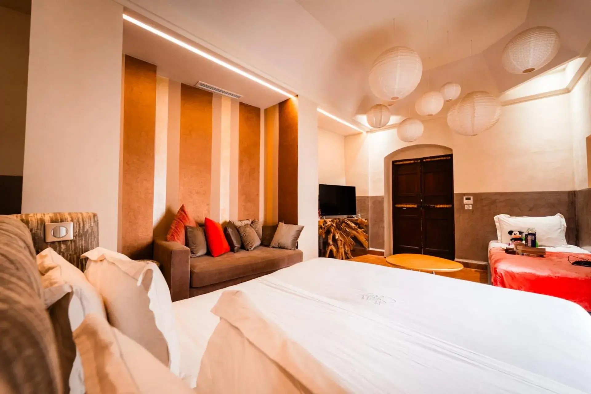 Communal lounge/ TV room, Bed in Ysalis Riad Restaurant & Spa Communal lounge/ TV room, Bed in Ysalis Riad Restaurant & Spa