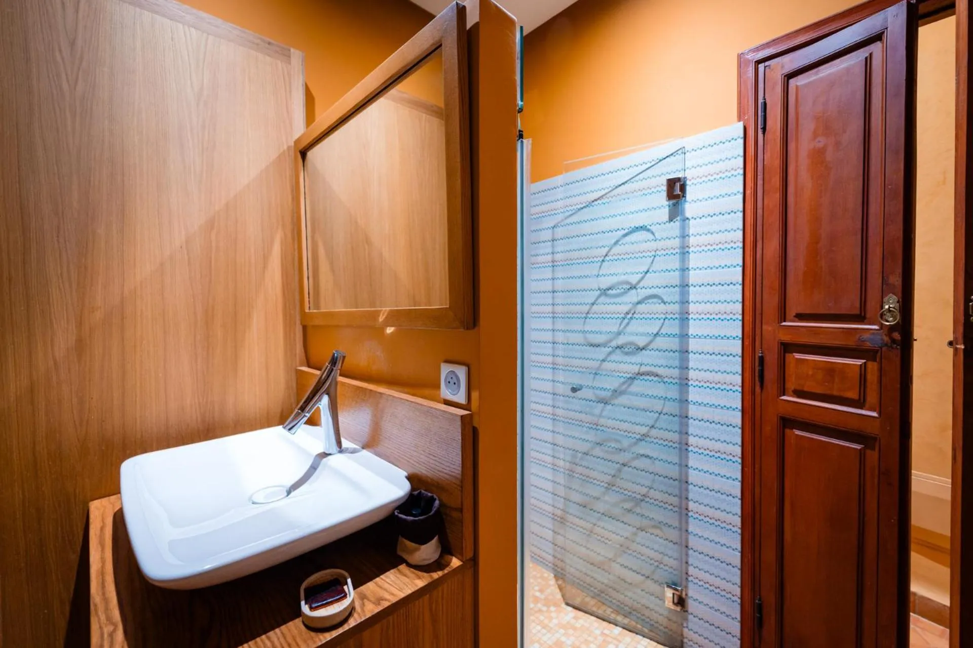 Shower in Ysalis Riad Restaurant & Spa