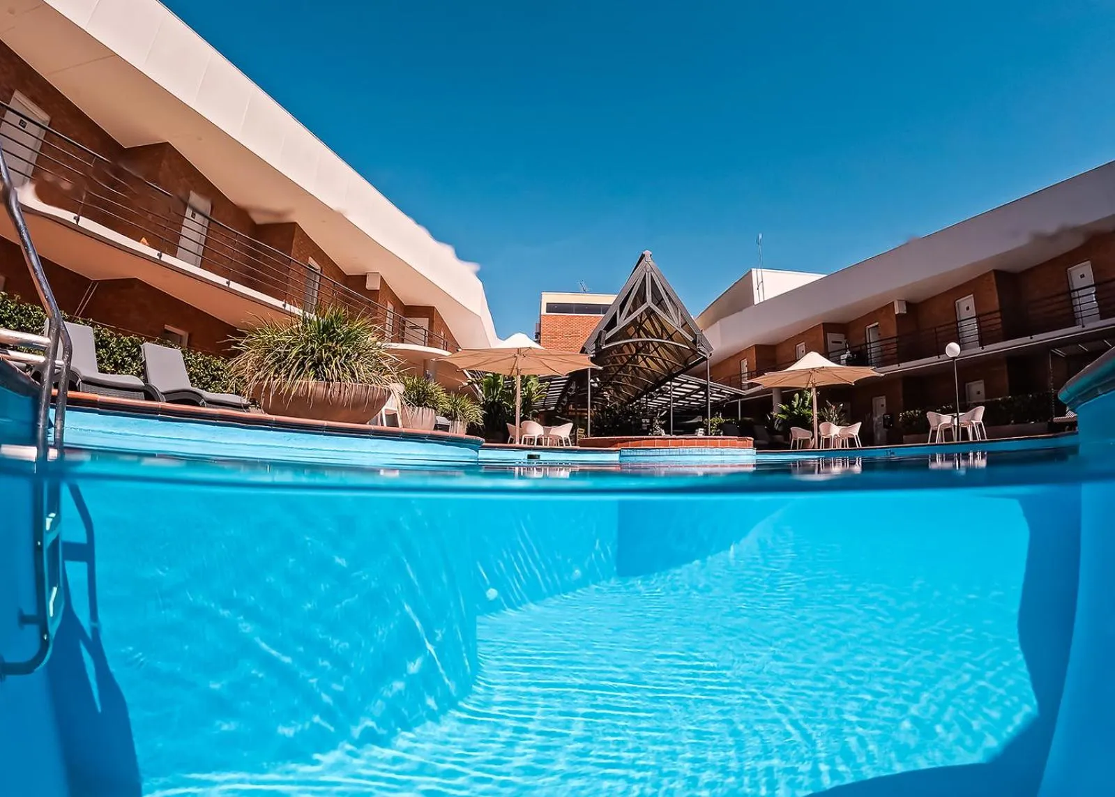 Swimming pool in Quality Hotel Wangaratta Gateway