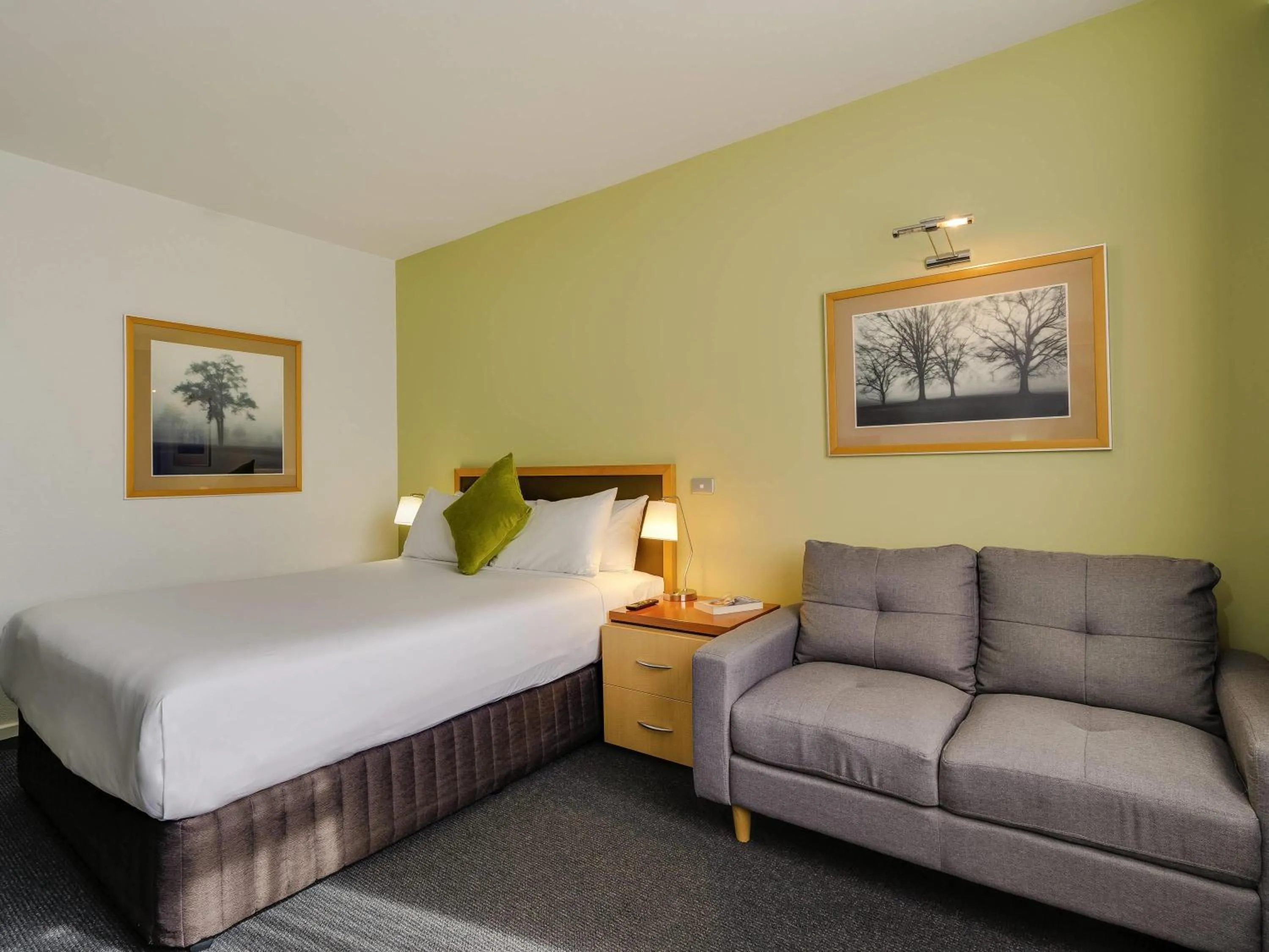 Bedroom, Bed in Mercure Albury