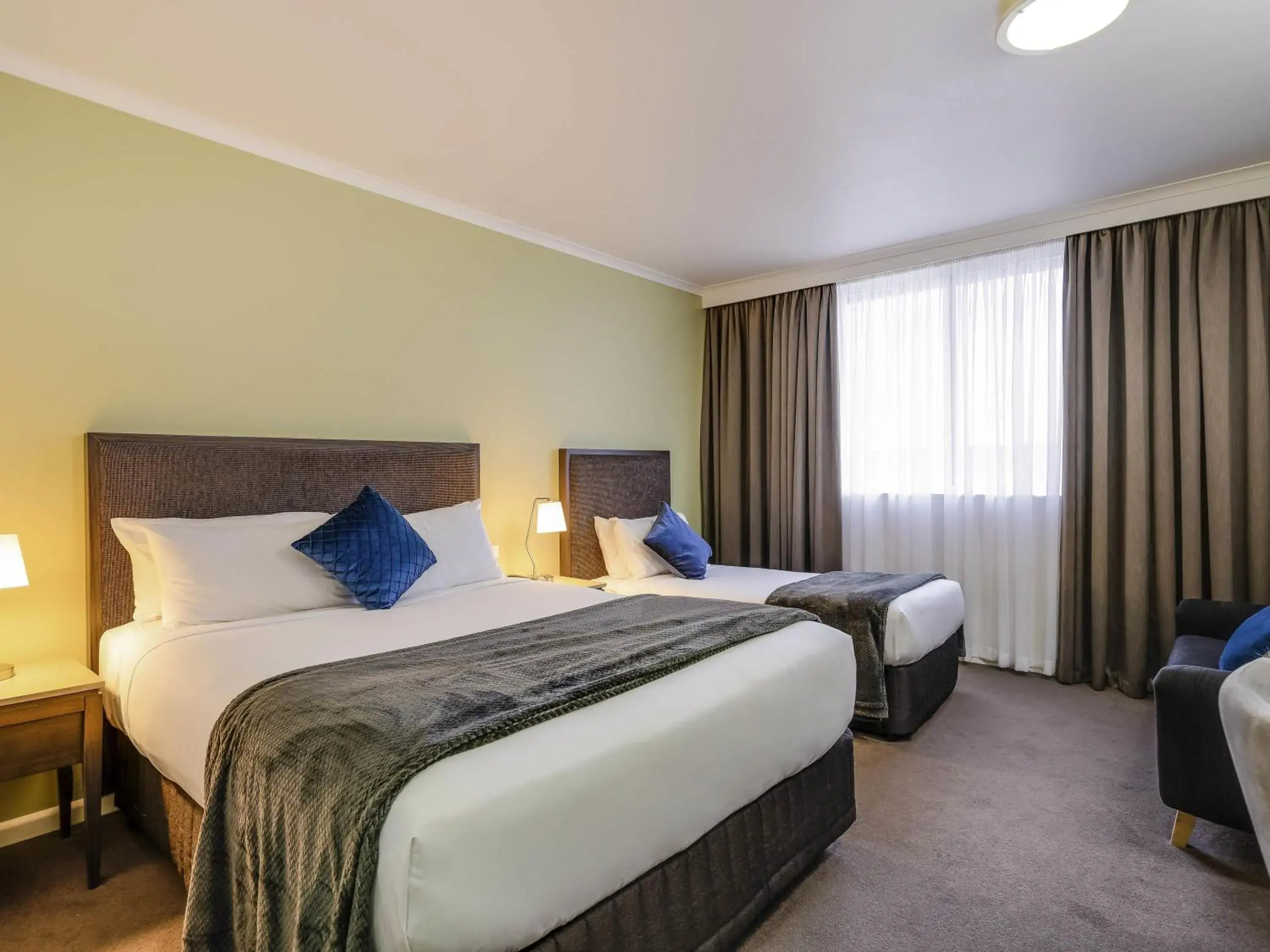 Property building, Bed in Mercure Albury Property building, Bed in Mercure Albury