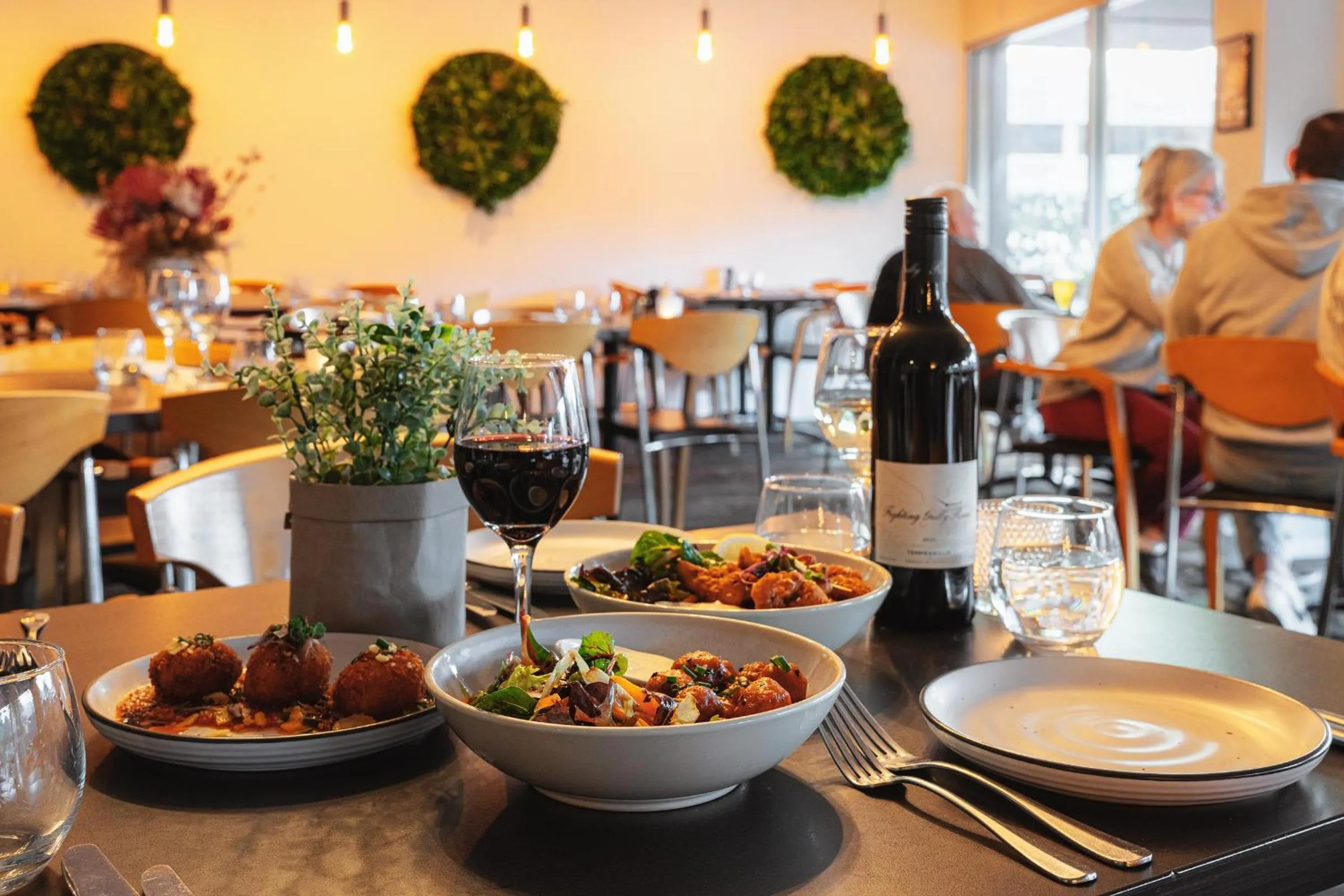 Restaurant/places to eat in Mercure Albury