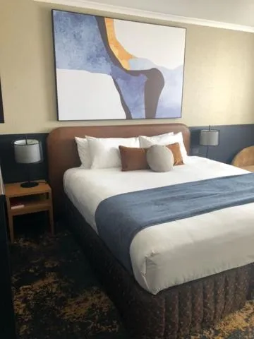 Bed in Mercure Albury