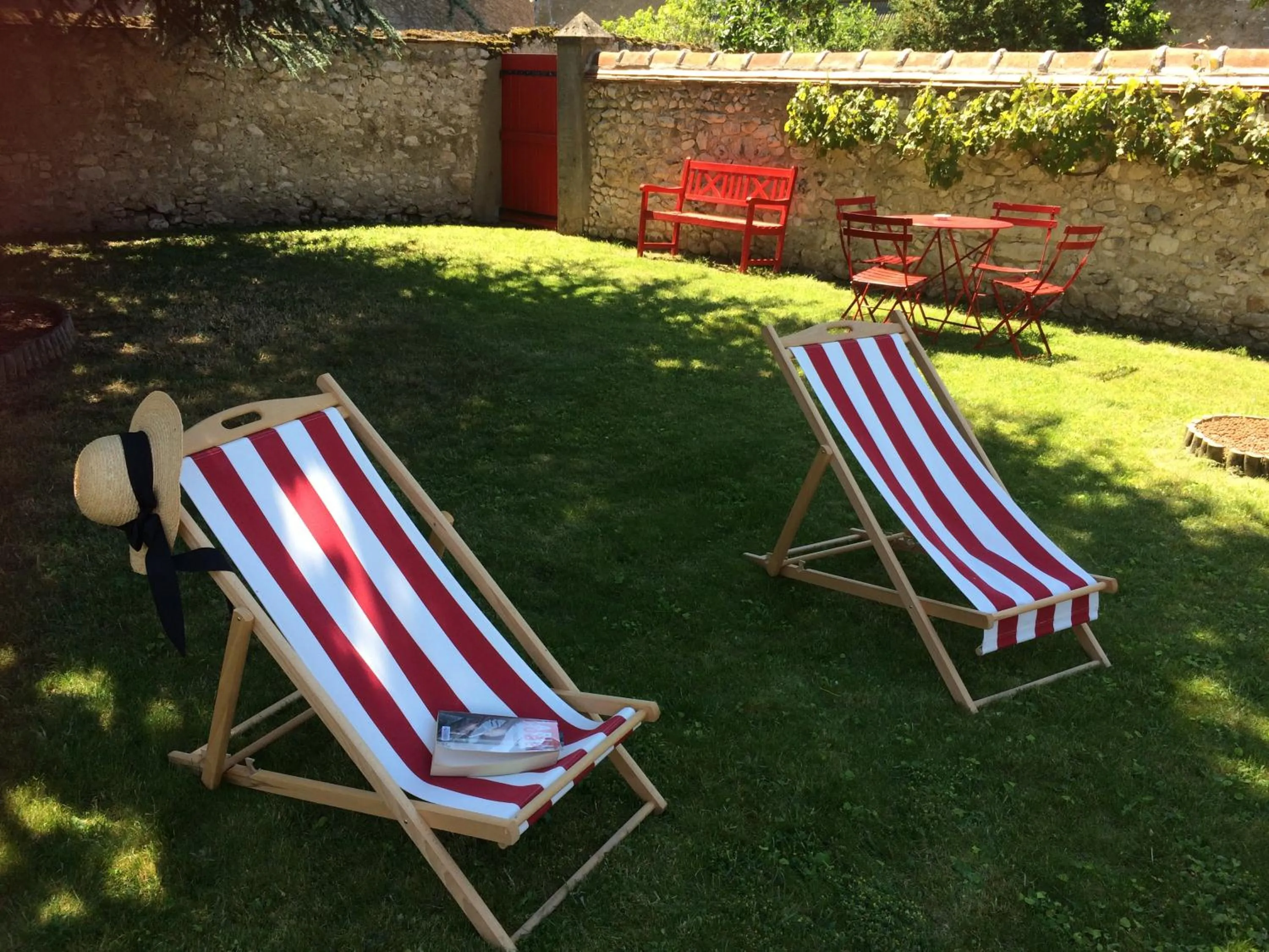 Garden view in Le Clos Elisa