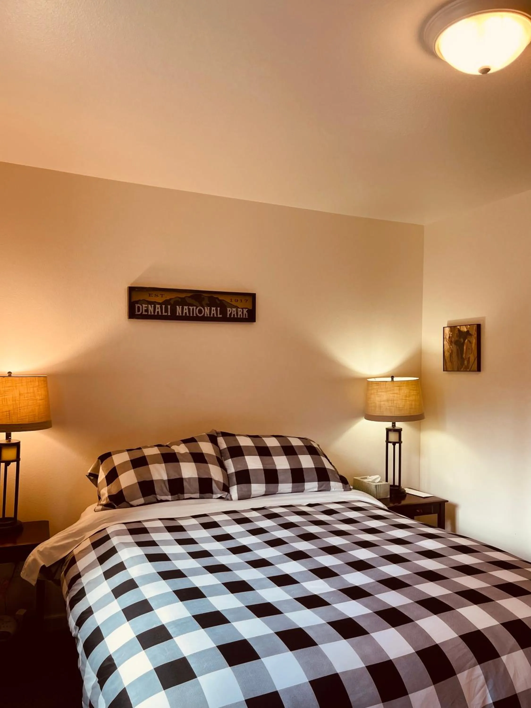 Photo of the whole room, Bed in Carlo Creek Cabins