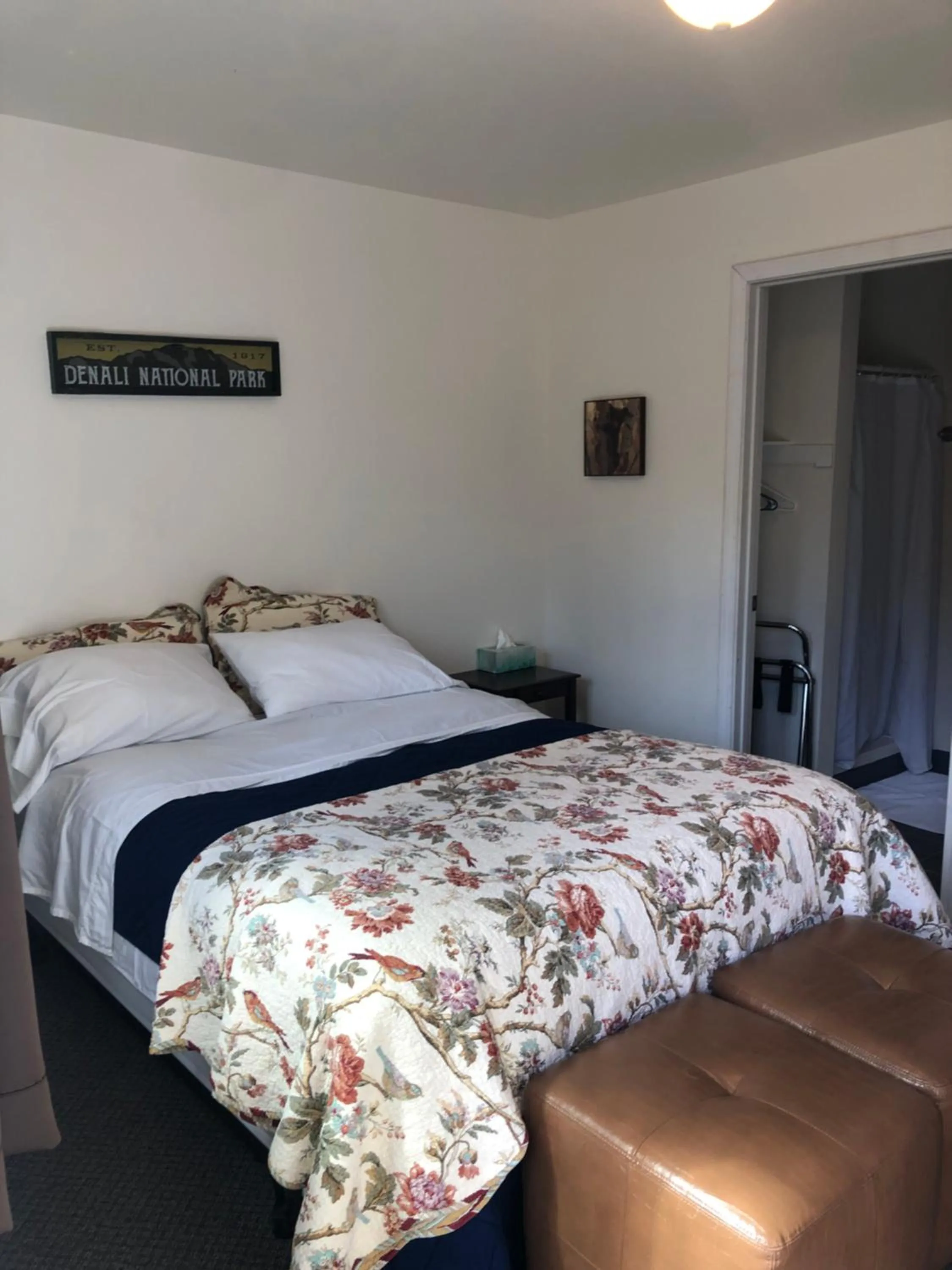 Photo of the whole room, Bed in Carlo Creek Cabins