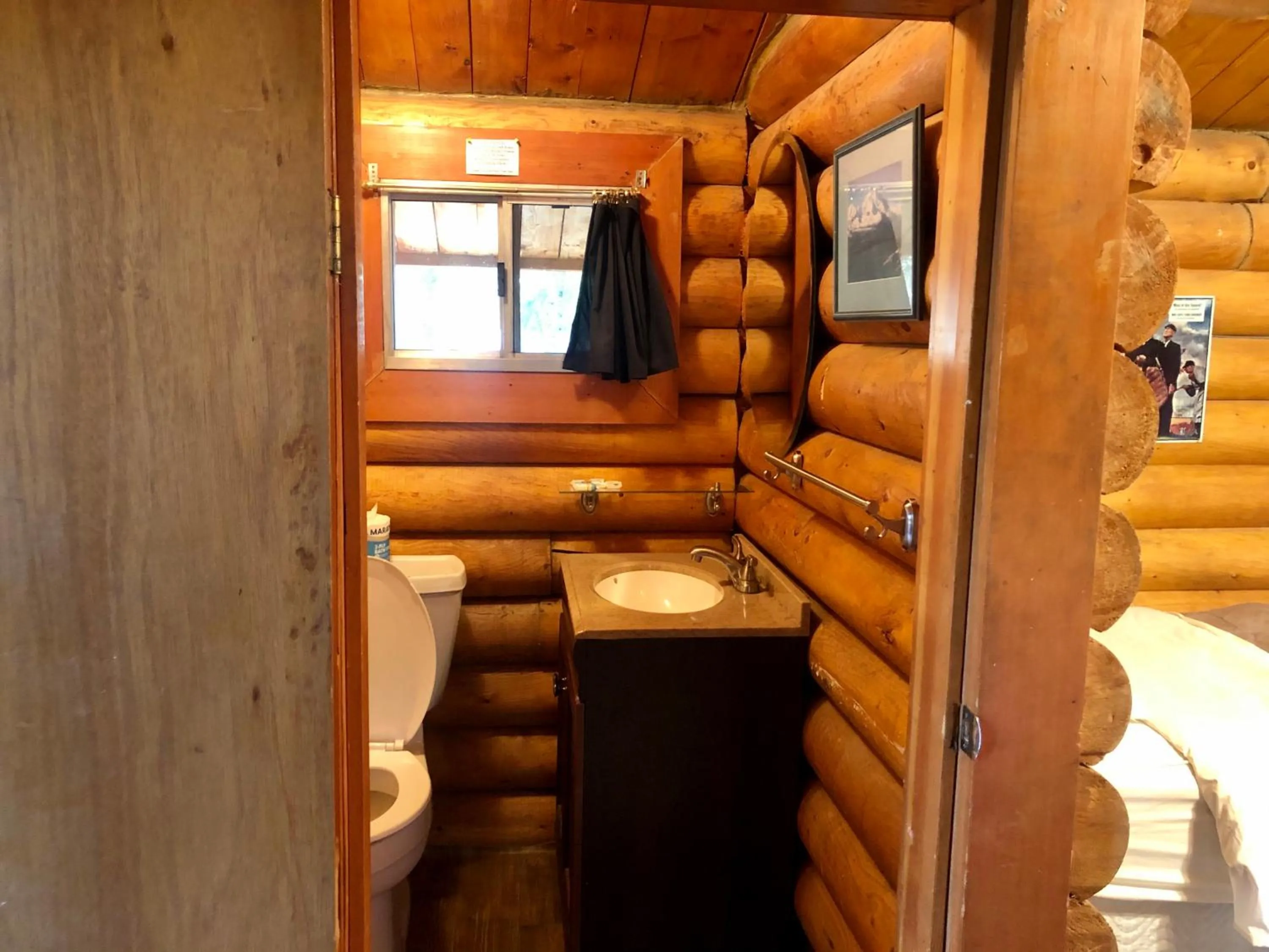 Bathroom in Carlo Creek Cabins