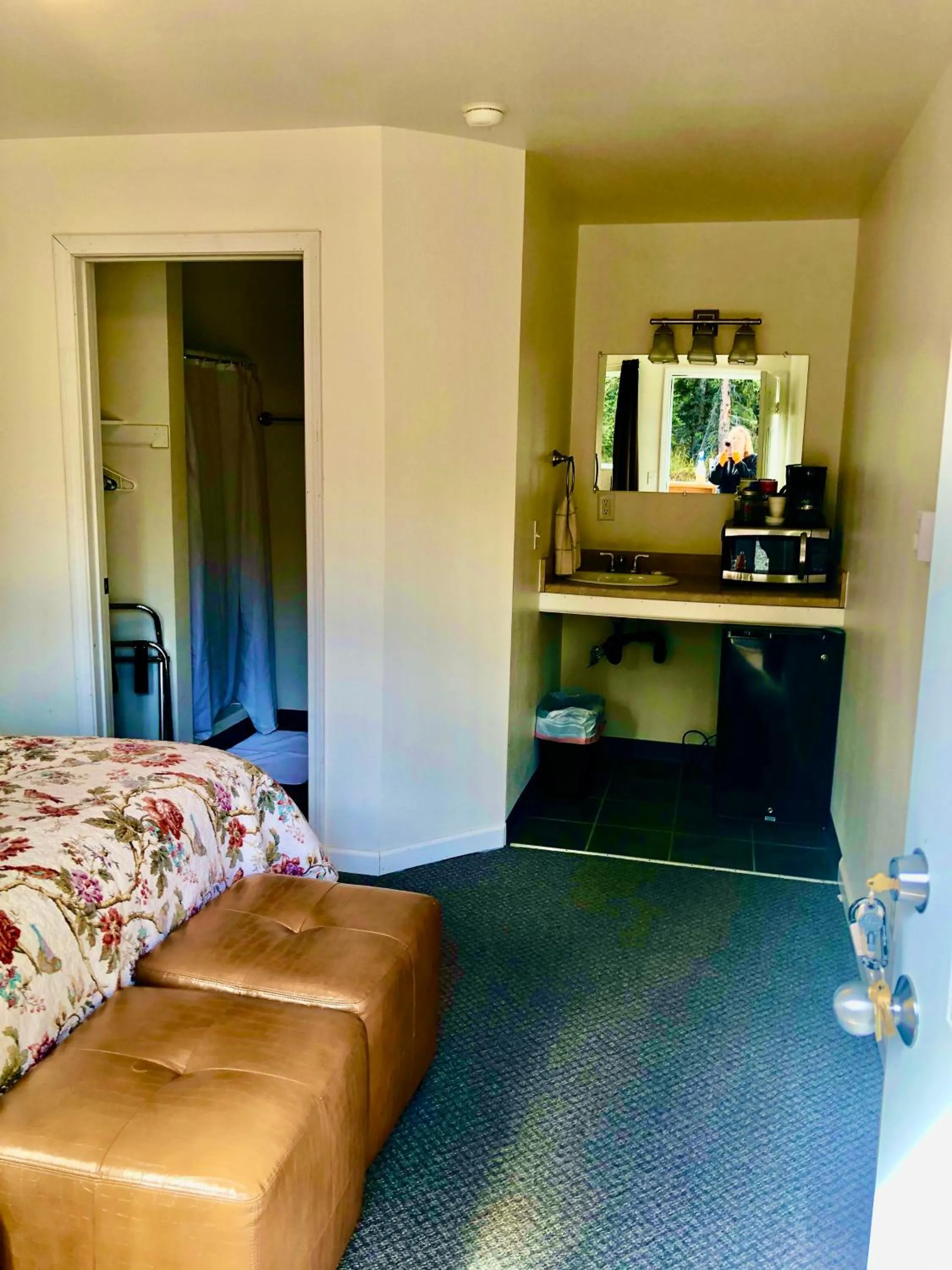 Photo of the whole room in Carlo Creek Cabins