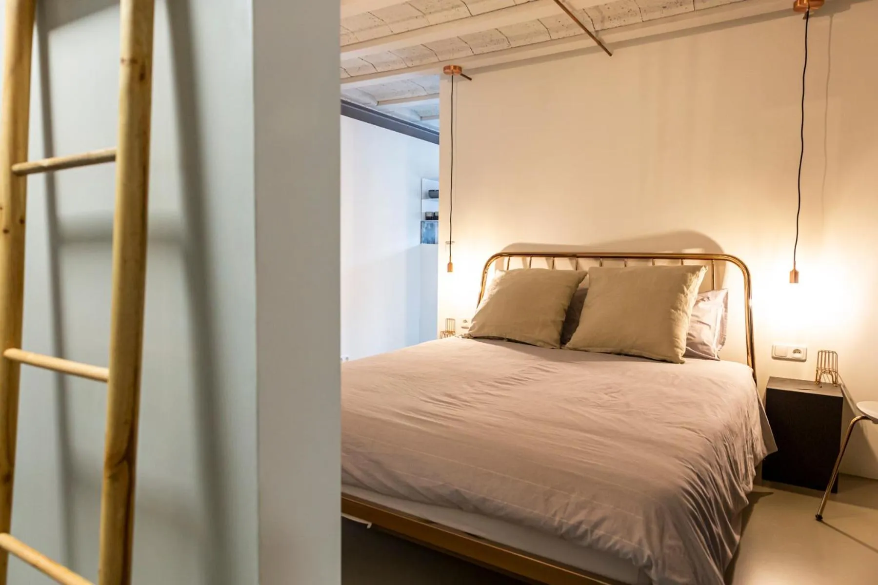 Bed in Bed & Breakfast Easy to Sleep