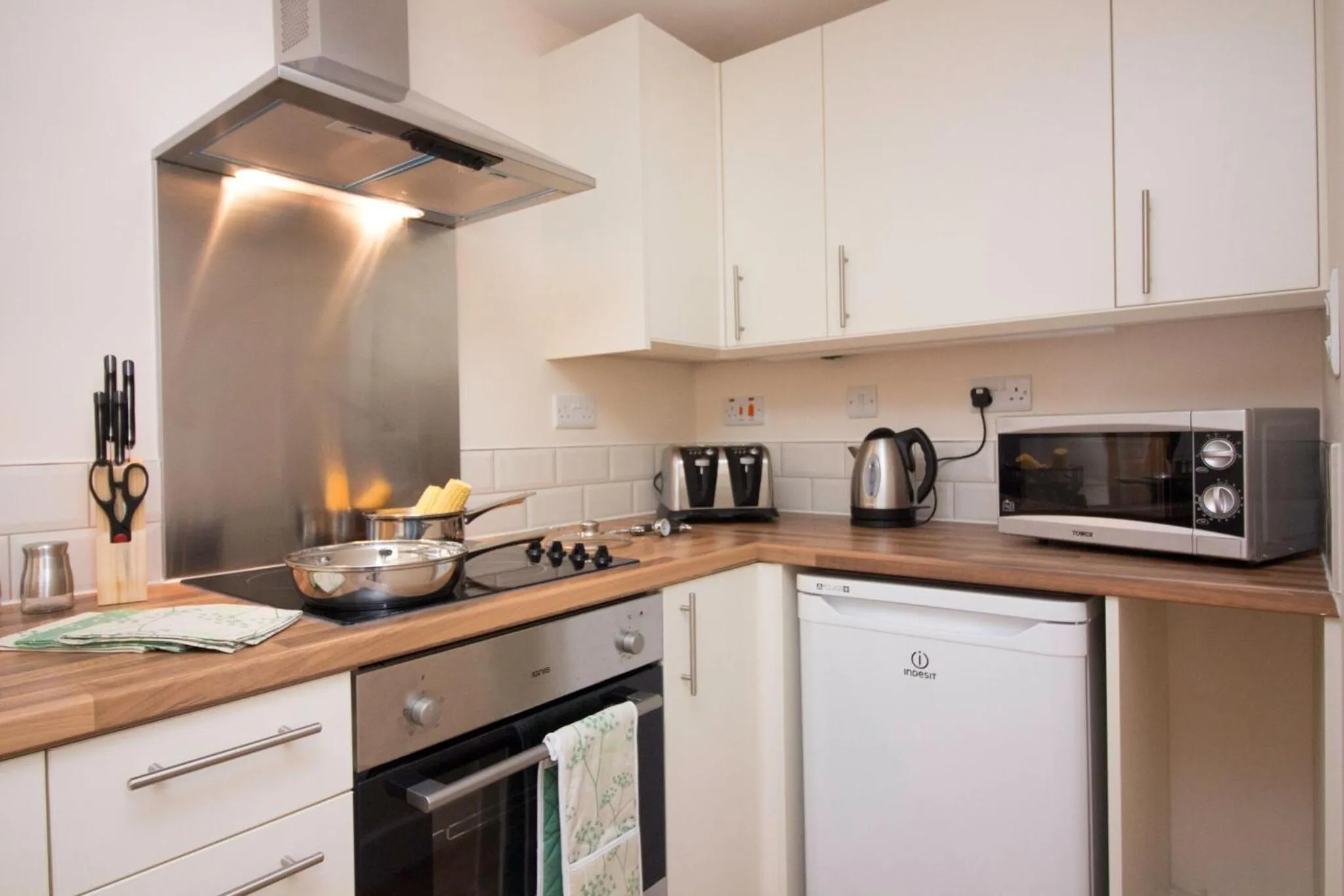 Kitchen or kitchenette in DPV - Above Bar Street Apartments