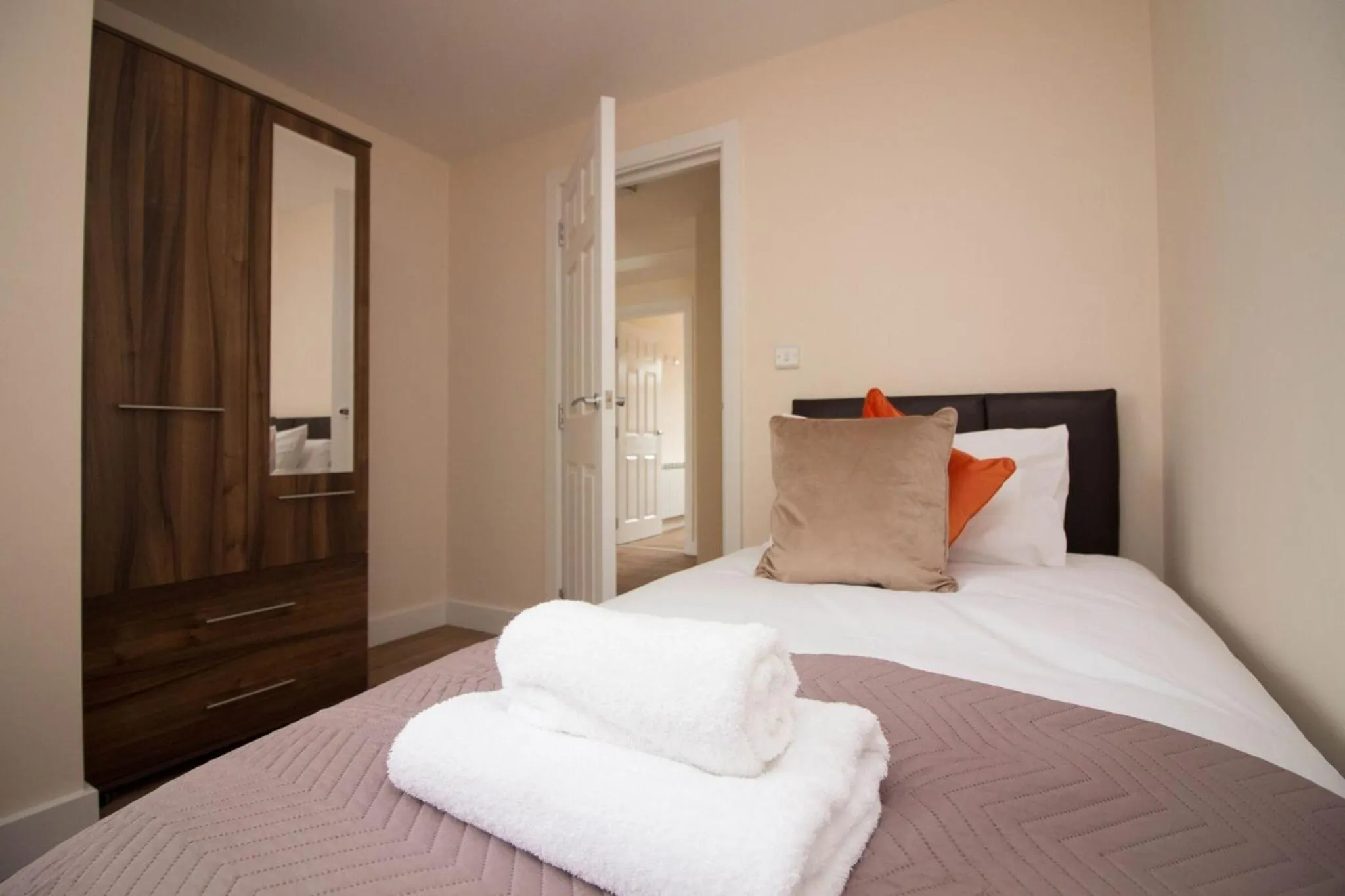 Bed in DPV - Above Bar Street Apartments