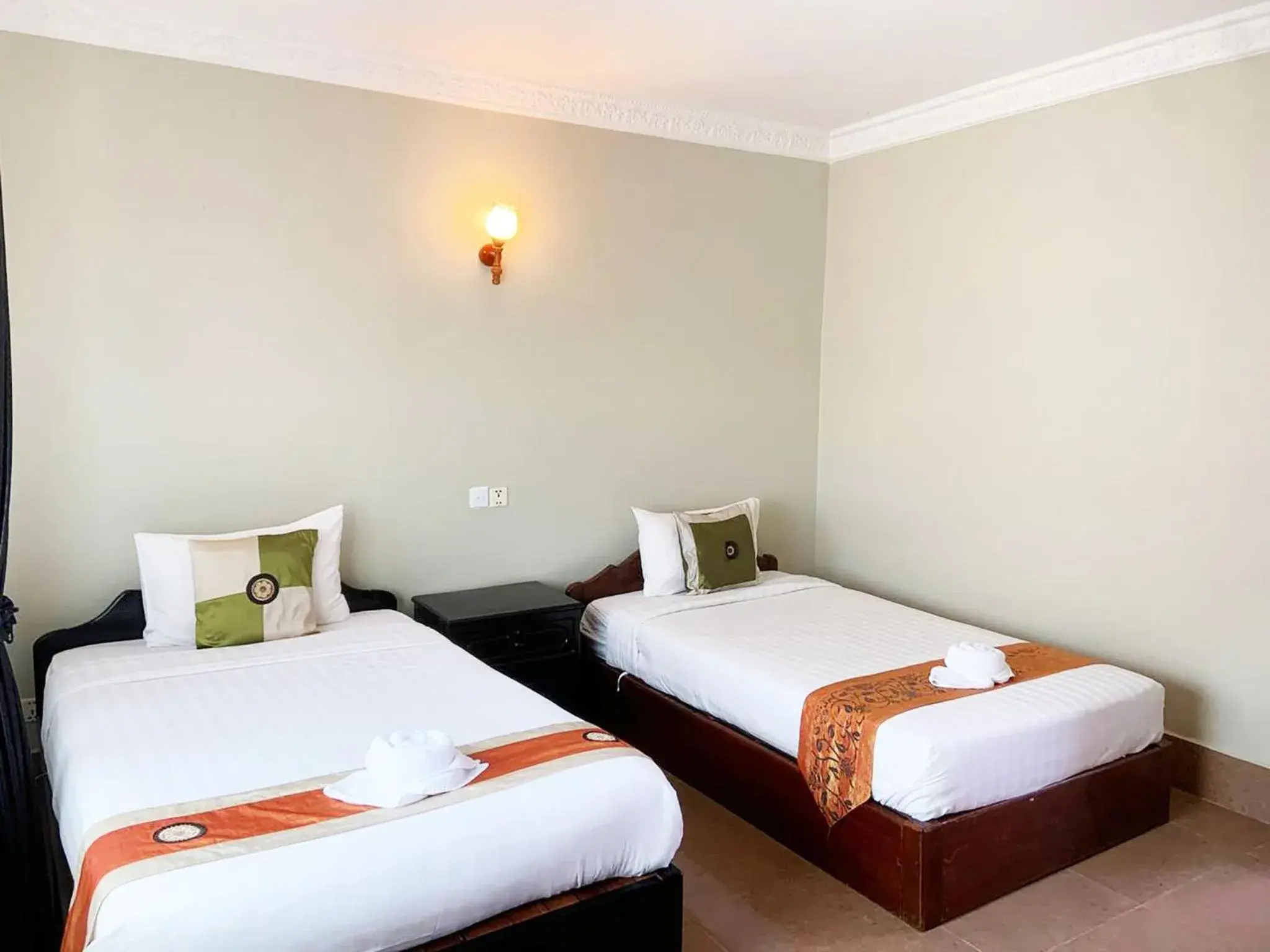 Property building, Bed in Central Night Hotel