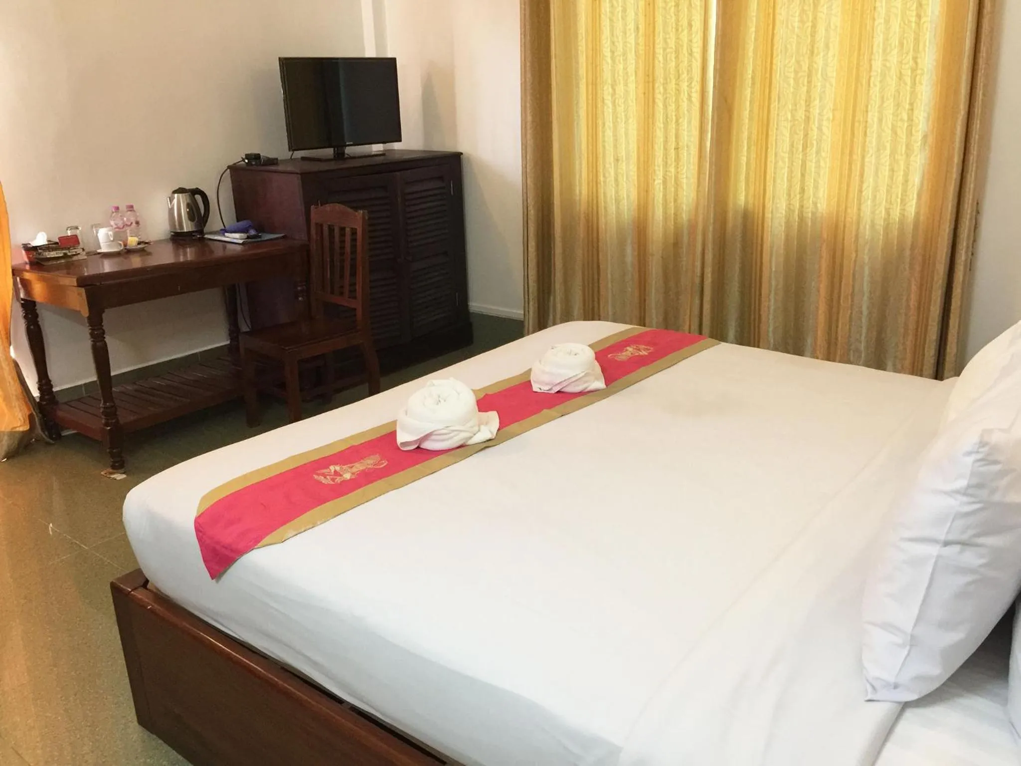 Bed in Central Night Hotel