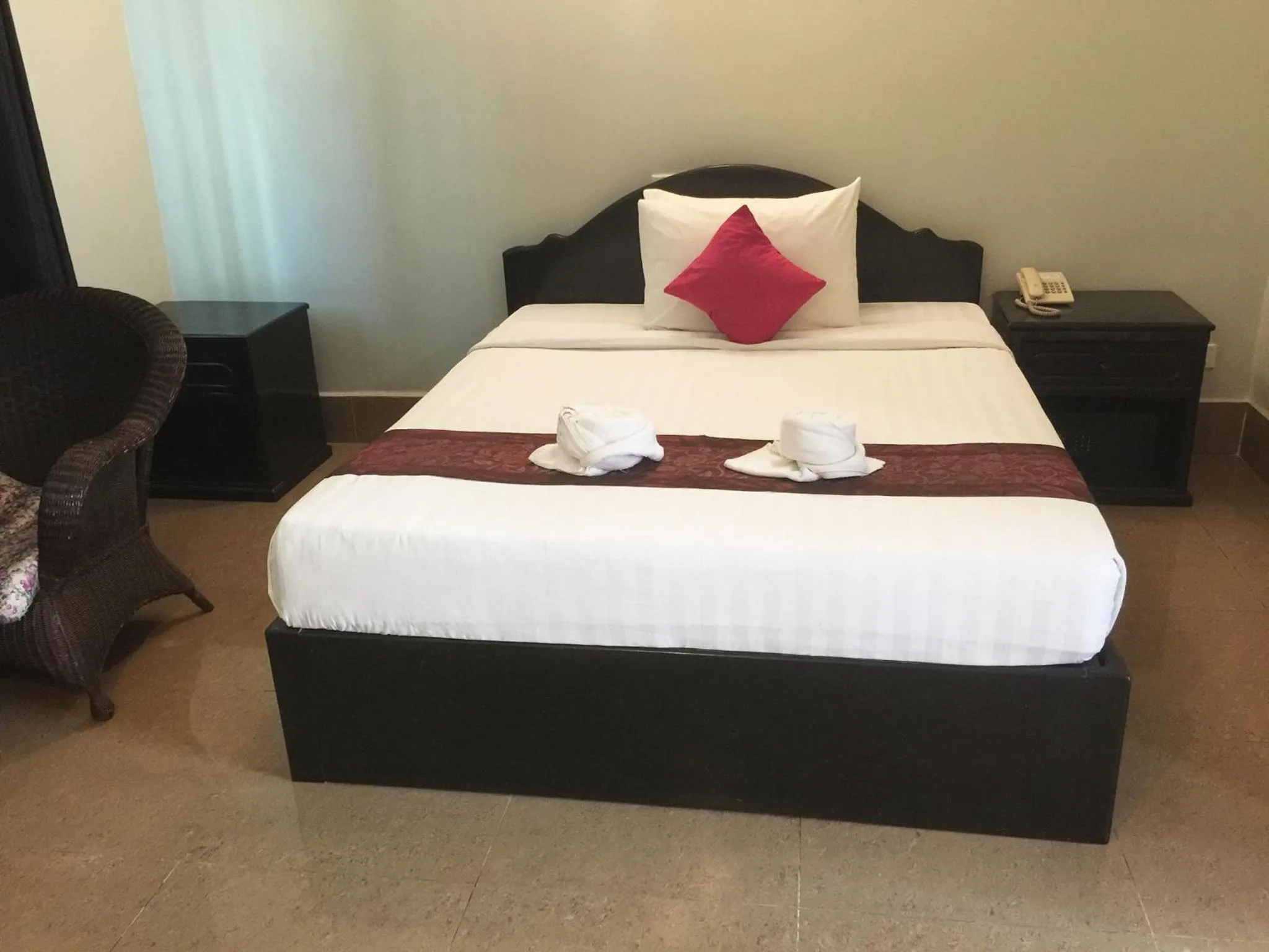 Property building, Bed in Central Night Hotel